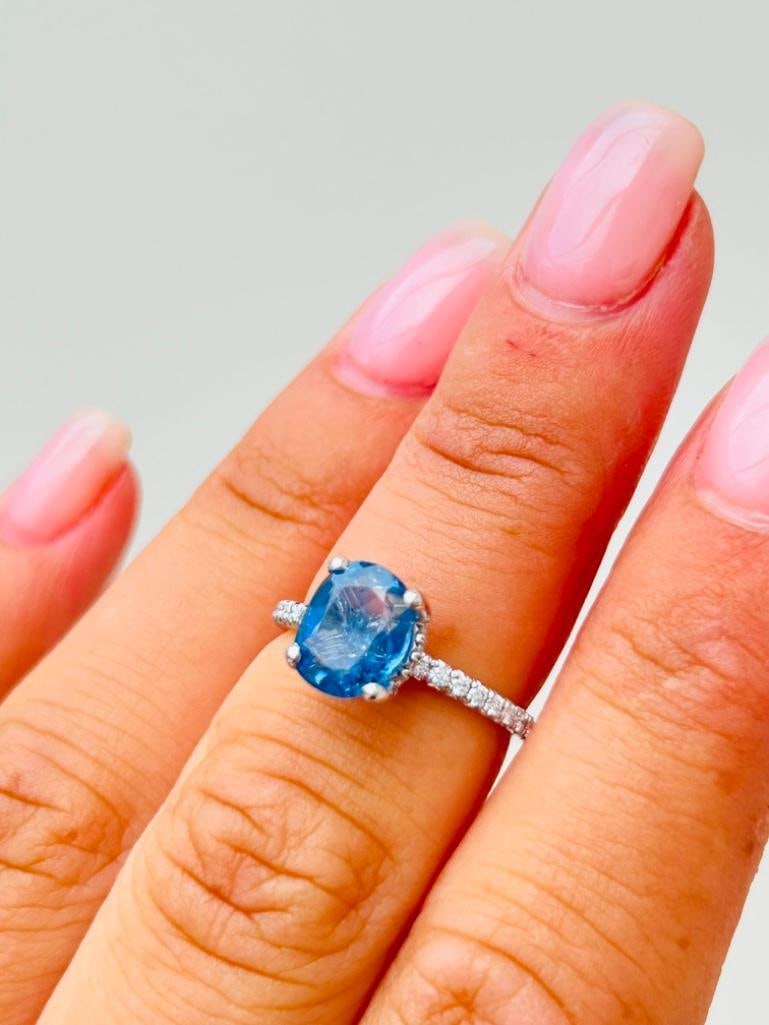 Outstanding Diamond Encrusted Sapphire Solitaire Ring - 2