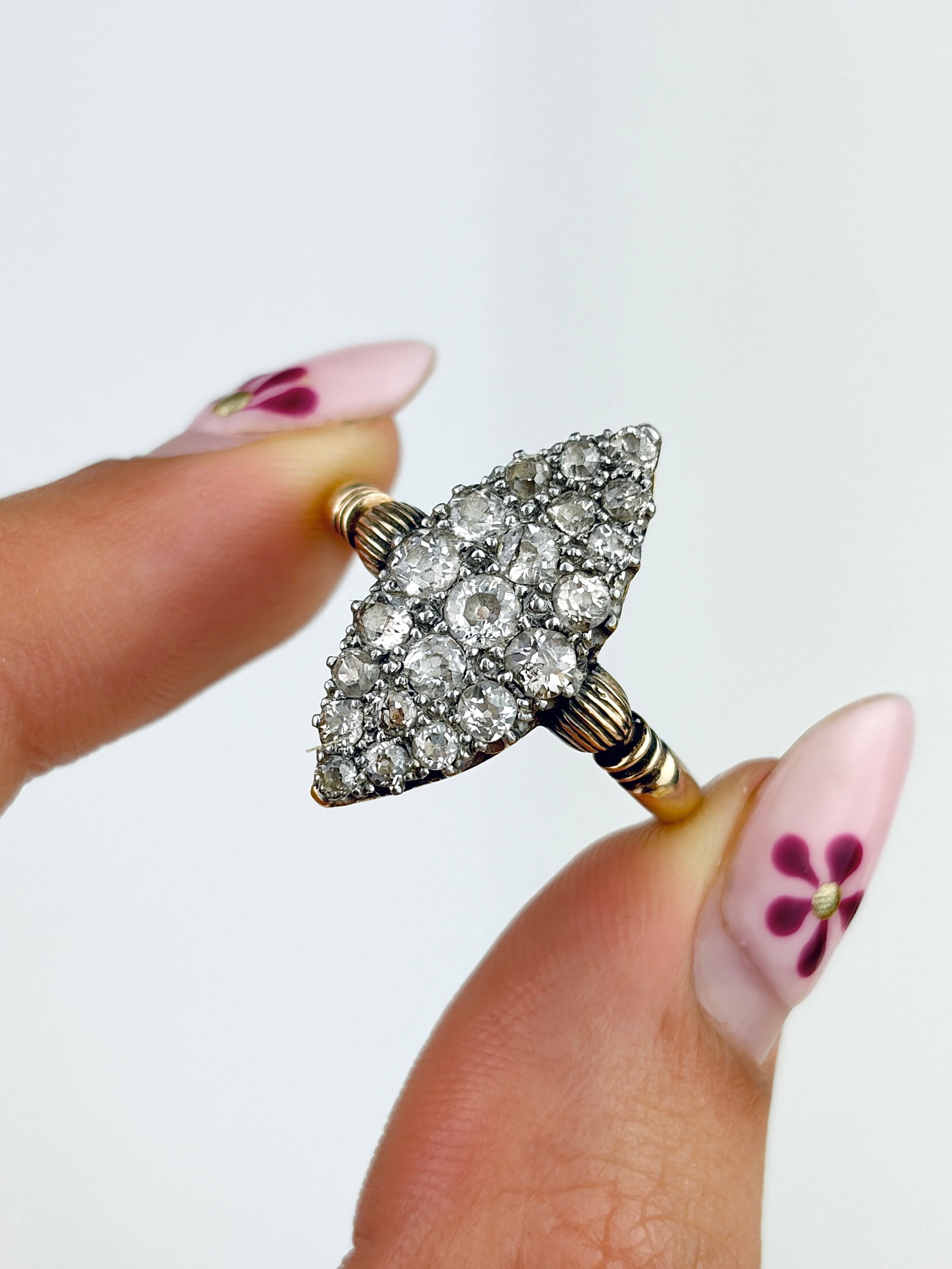 CHUNKY ANTIQUE 18CT YELLOW GOLD DIAMOND NAVETTE/MARQUISE RING - 7
