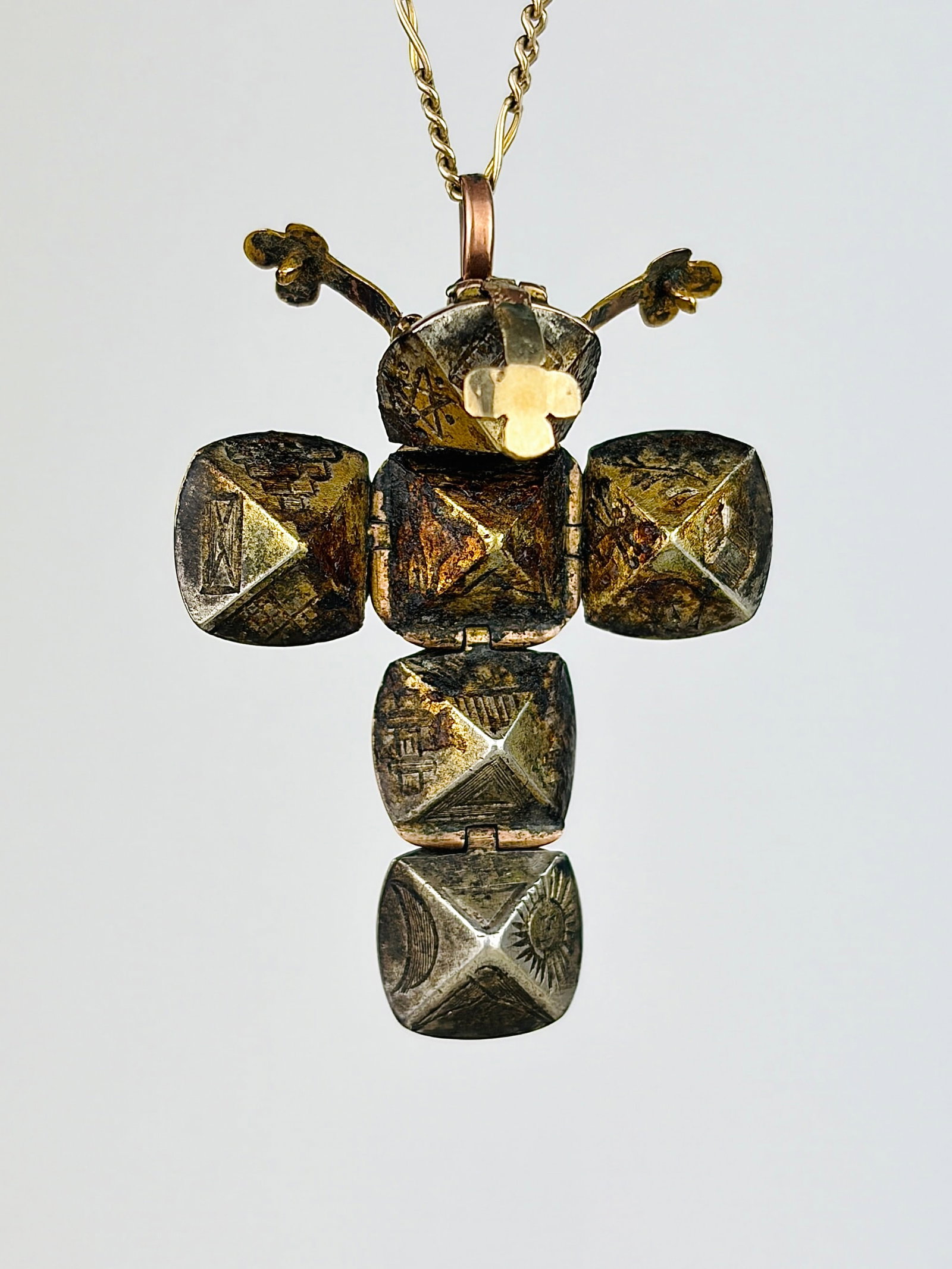 Antique 9ct Gold and Silver Opening Masonic Ball Pendant: Antique 9ct Gold and Silver Opening Masonic Ball Pendant