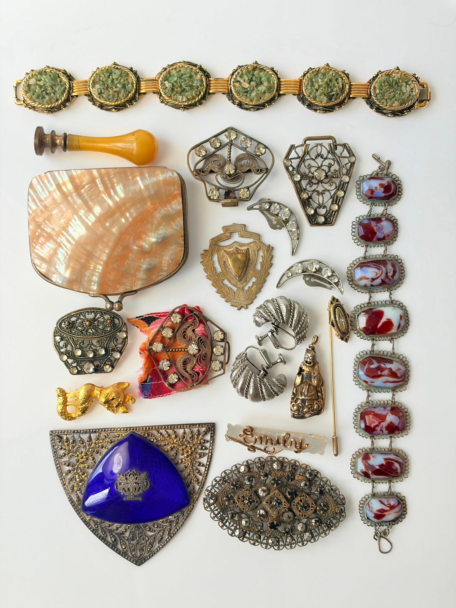 MIXED LOT- MOTHER OF PEARL PURSE, BROOCHES, BRACELET ETC: MIXED LOT- MOTHER OF PEARL PURSE, BROOCHES, BRACELET ETC
