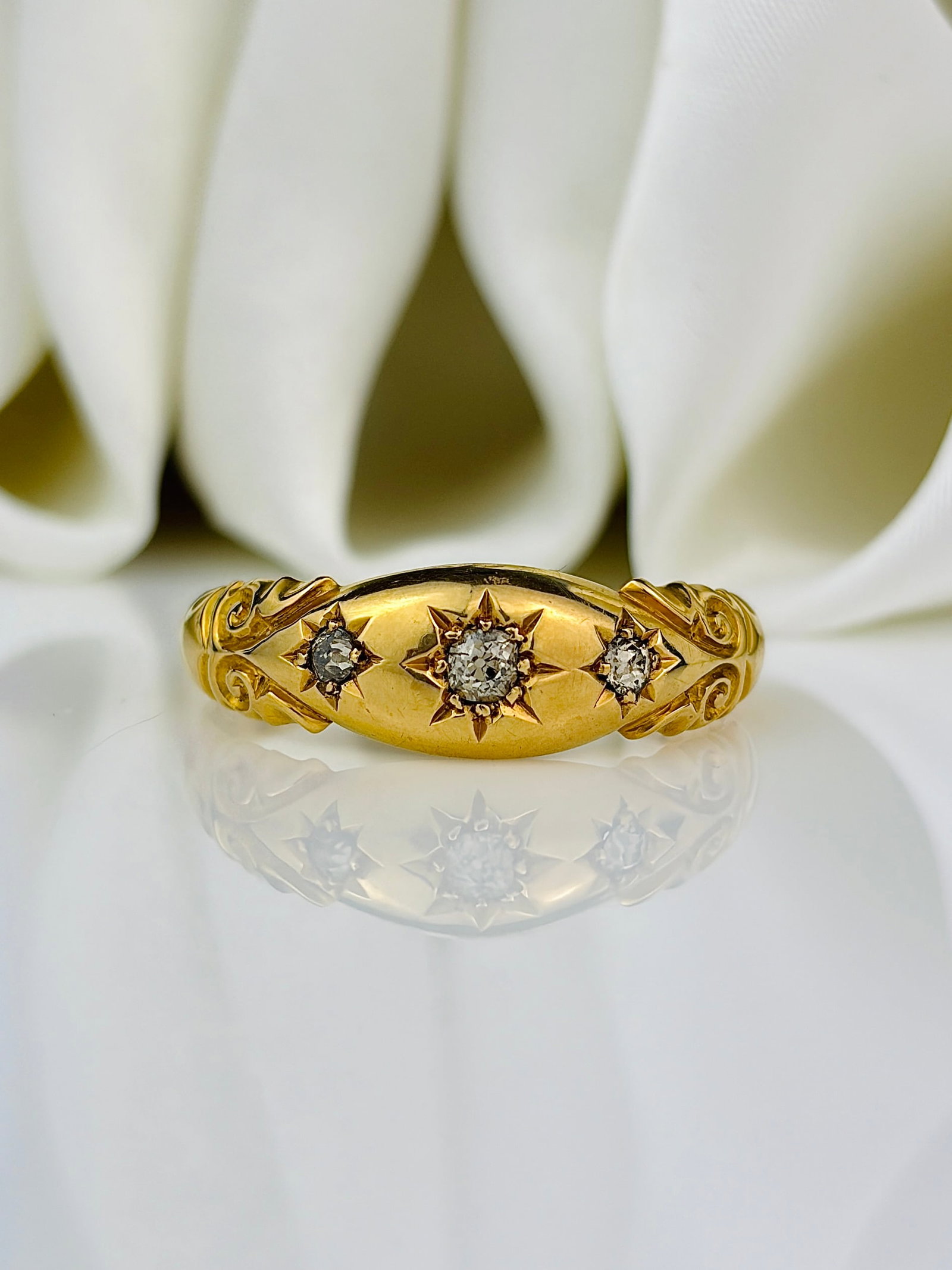 antique c.1912 Diamond and 18 Carat Gold Three-Stone Star Setting Band (1 of 10)