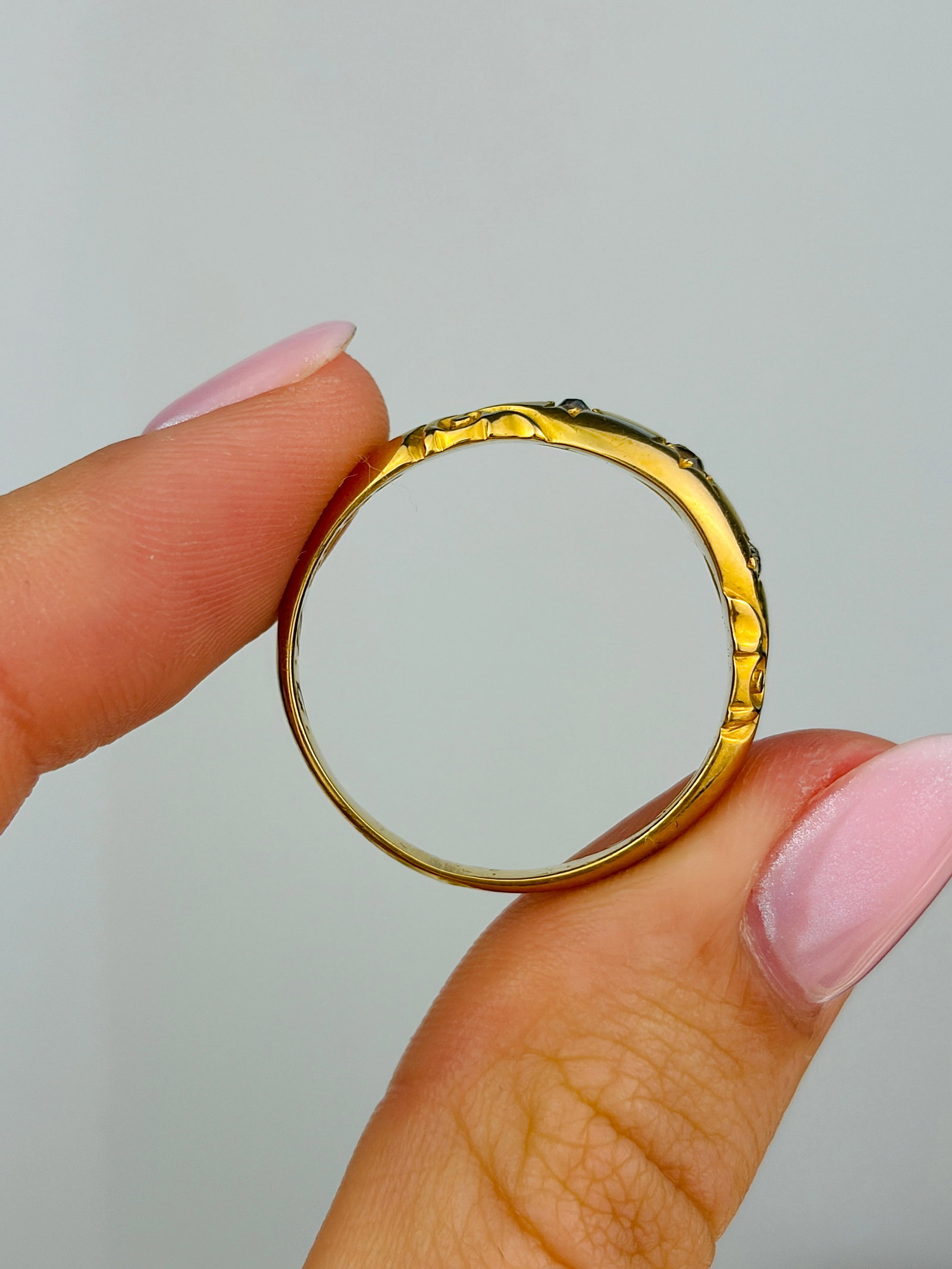 antique c.1912 Diamond and 18 Carat Gold Three-Stone Star Setting Band - 6