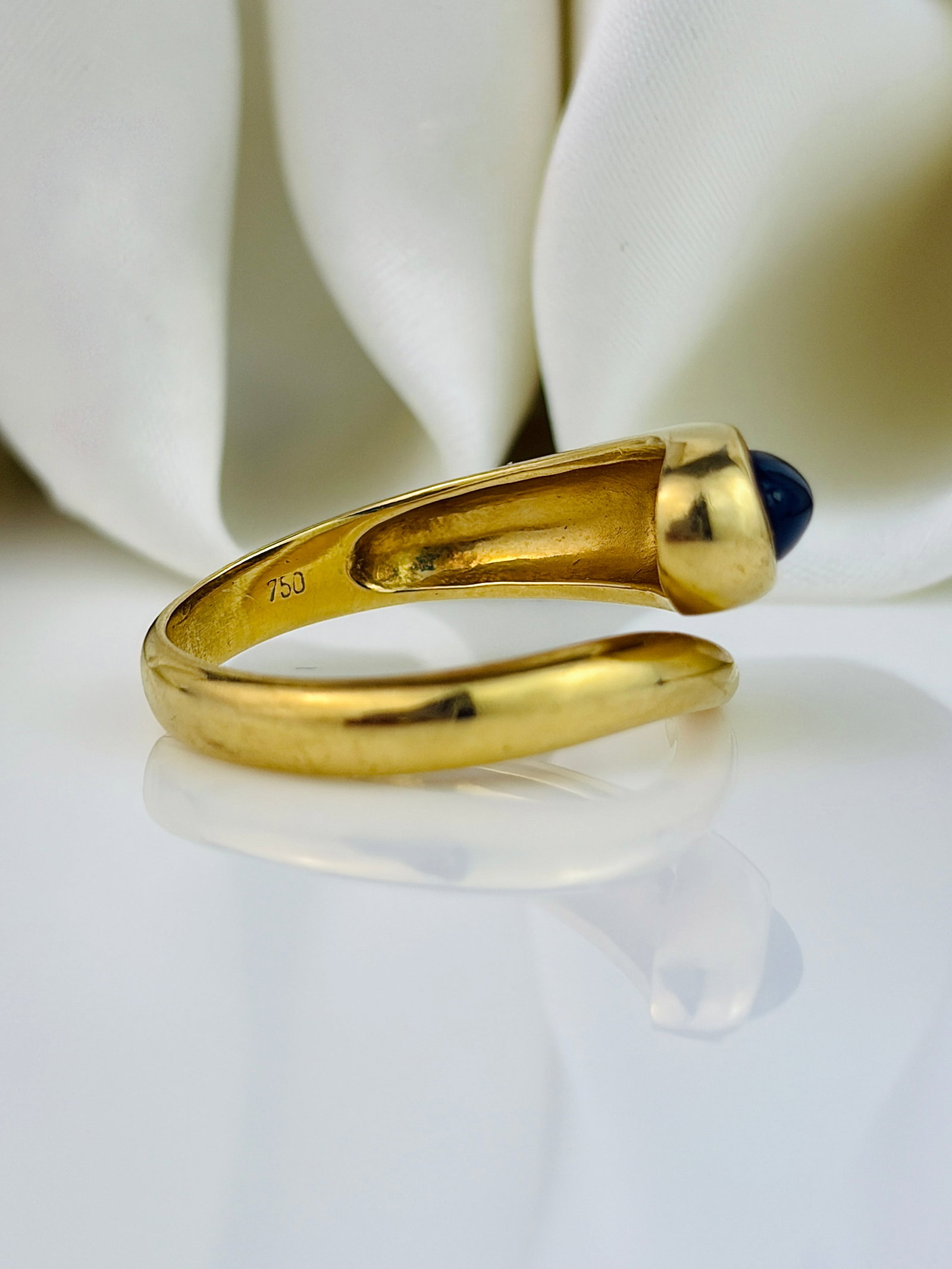 Vintage 18ct Yellow Gold Sapphire and Diamond Wrapped Snake Ring - 2