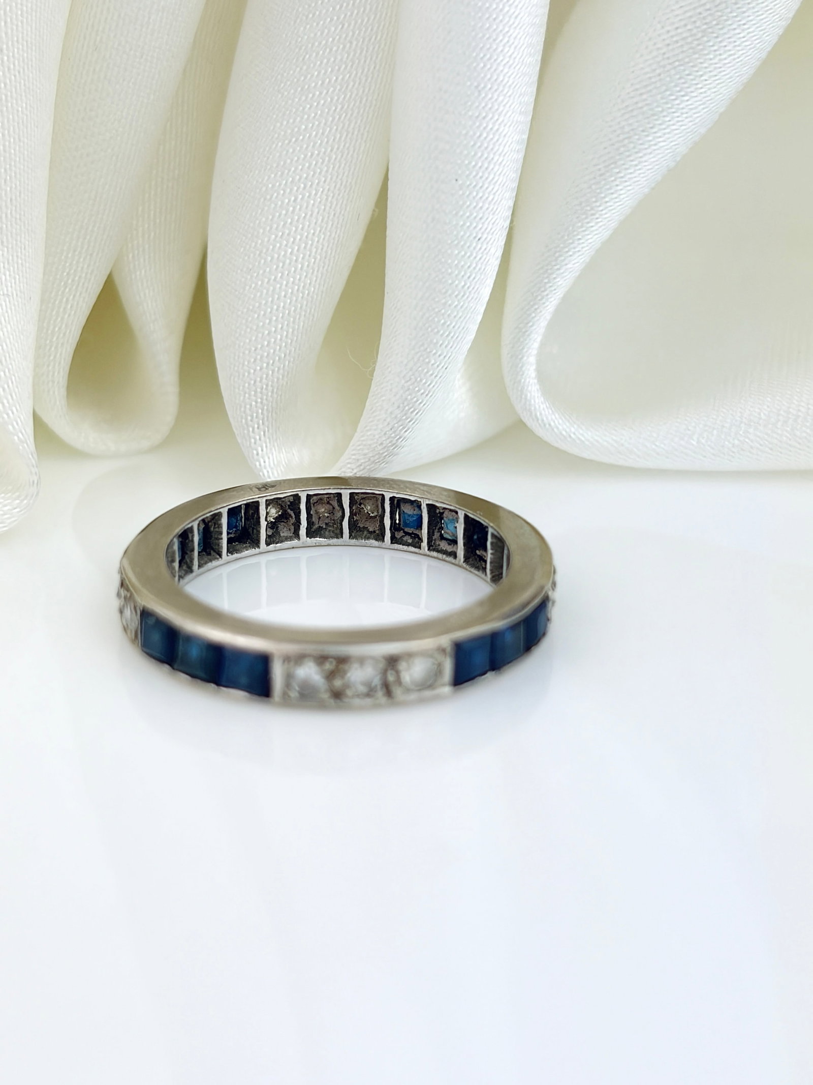 ANTIQUE ART DECO ERA 18CT WHITE GOLD SAPPHIRE AND DIAMOND FULL ETERNITY BAND RING - 3