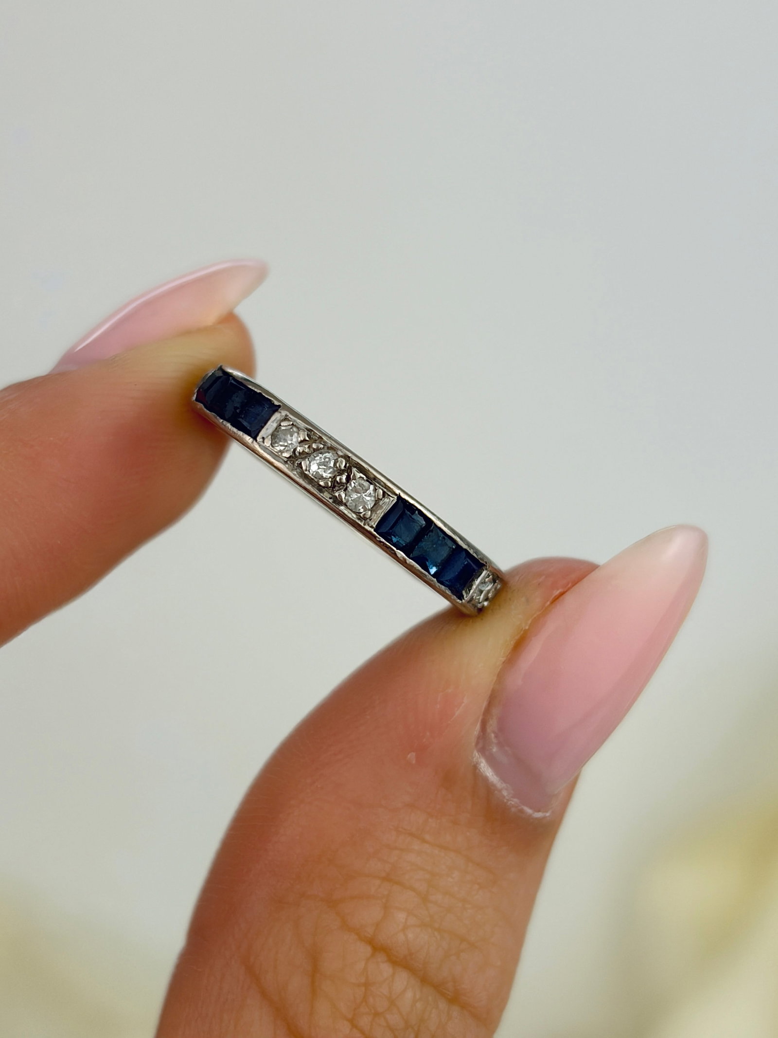 ANTIQUE ART DECO ERA 18CT WHITE GOLD SAPPHIRE AND DIAMOND FULL ETERNITY BAND RING - 4