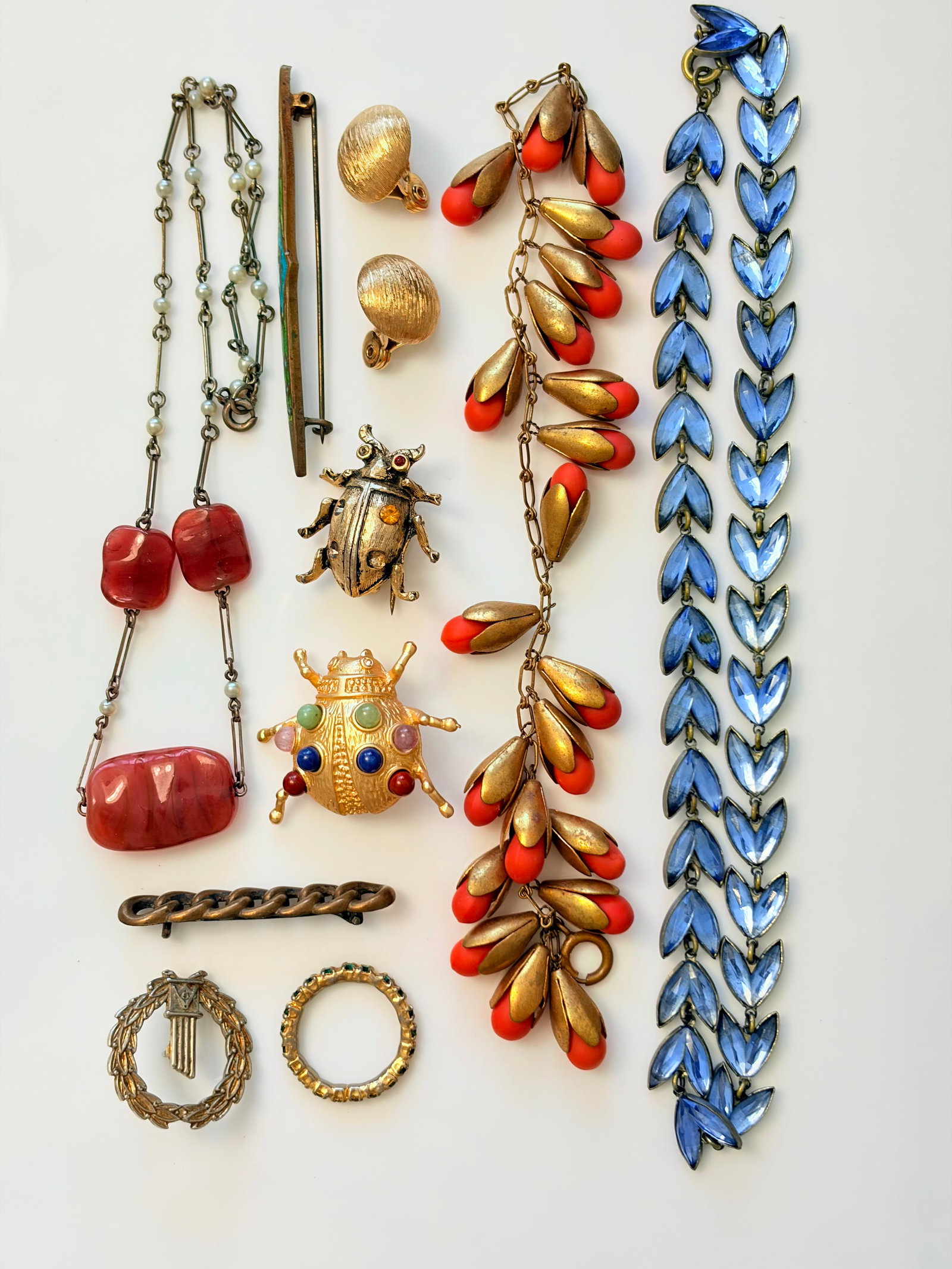 MIXED LOT- BROOCHES, BRACELETS ETC: MIXED LOT- BROOCHES, BRACELETS ETC
