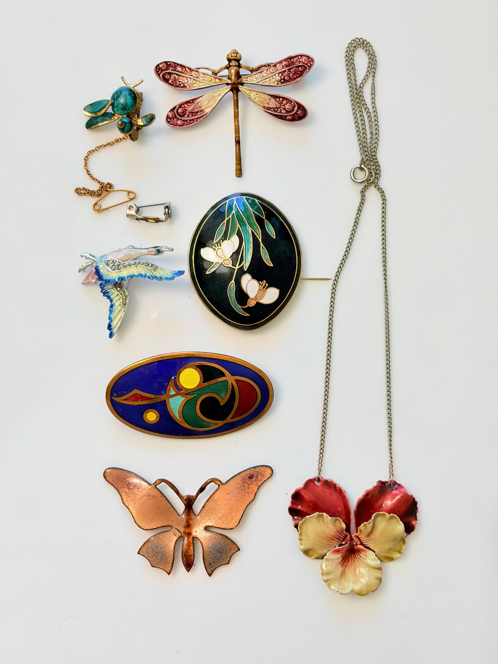 MIXED LOT- VINTAGE ENAMEL PANSY PENDANT ETC: MIXED LOT- VINTAGE ENAMEL PANSY PENDANT ETC
