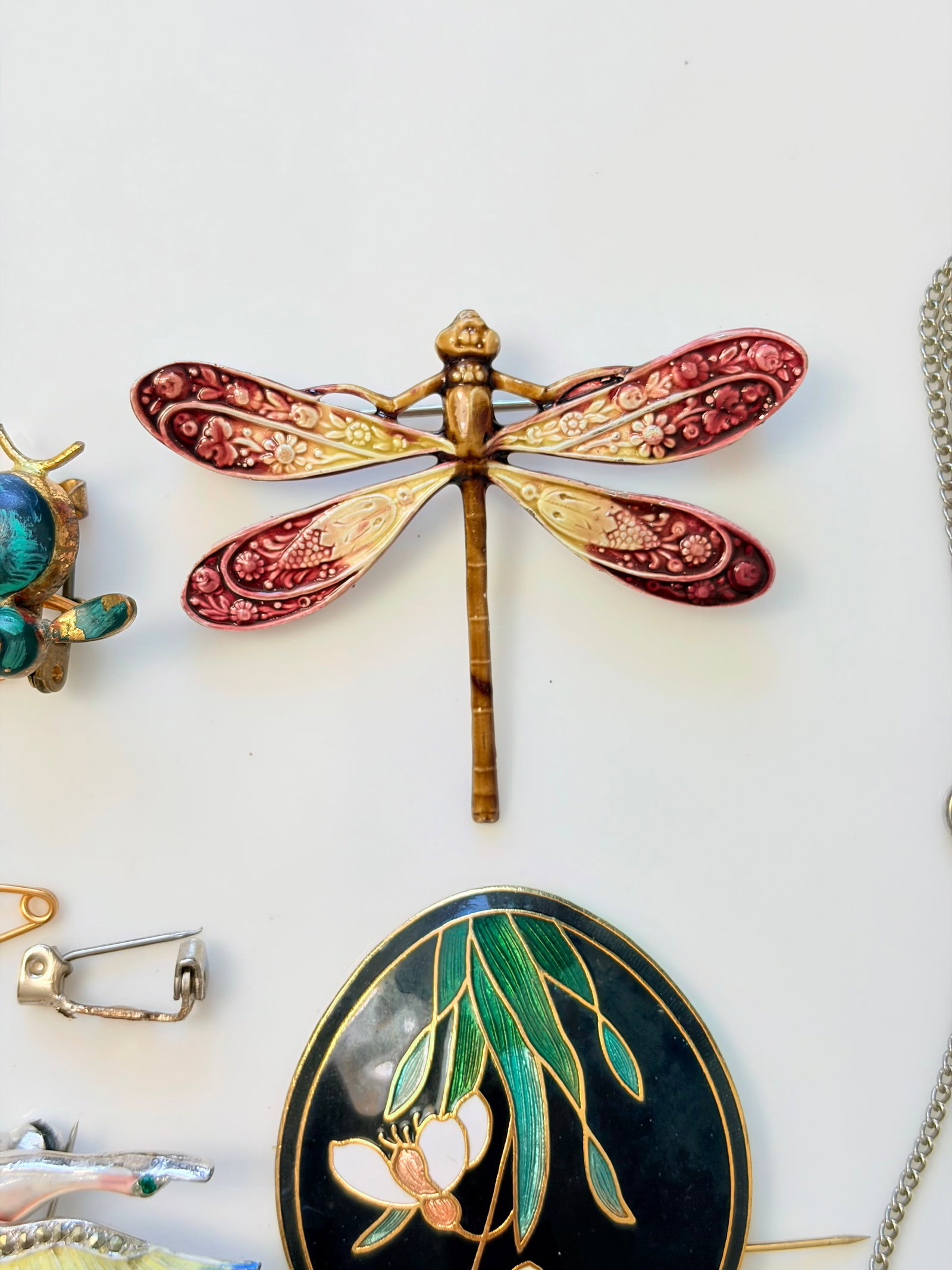 MIXED LOT- VINTAGE ENAMEL PANSY PENDANT ETC - 4