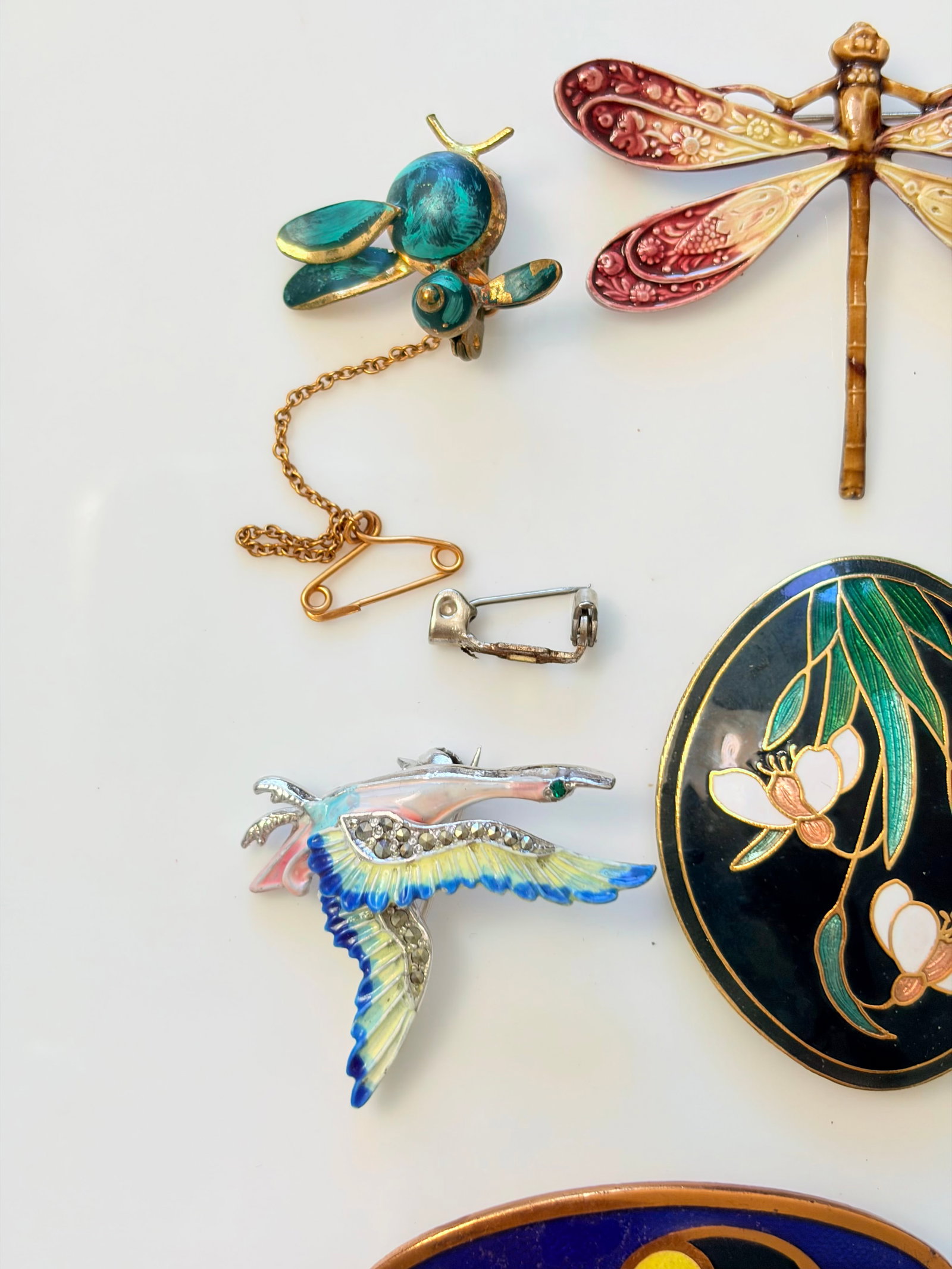 MIXED LOT- VINTAGE ENAMEL PANSY PENDANT ETC - 5