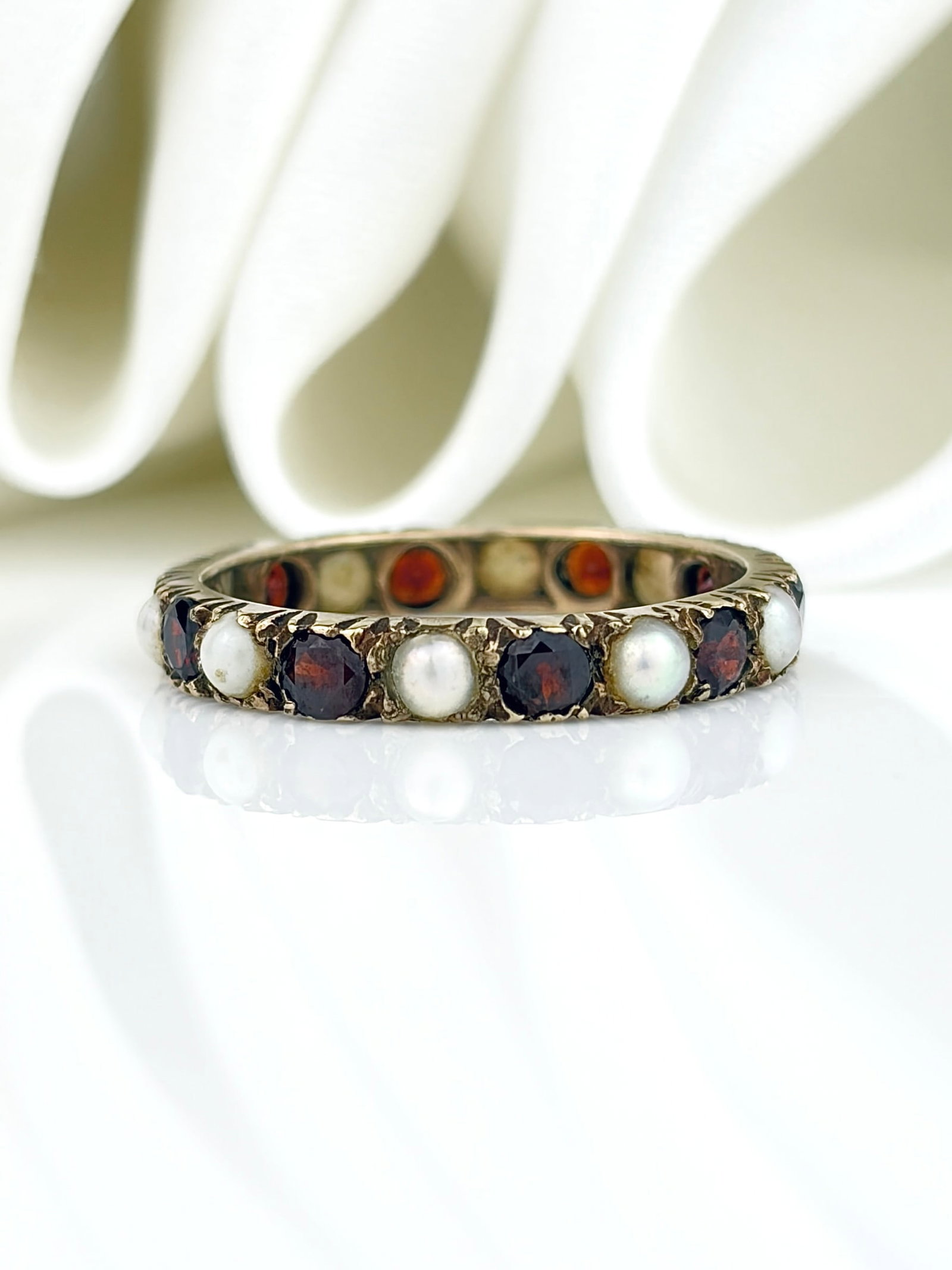 ANTIQUE 9CT GOLD PEARL AND GARNET FULL ETERNITY BAND RING: ANTIQUE 9CT GOLD PEARL AND GARNET FULL ETERNITY BAND RING A princess worthy ring!