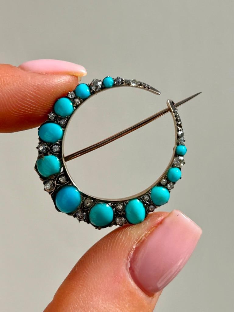 Antique Turquoise and Rose Cut Diamond Yellow Gold and Silver Crescent Brooch: Antique Turquoise and Rose Cut Diamond Yellow Gold and Silver Crescent Brooch wonderful chunky turquoise stones measurements: length 30mm width 29mm weight 5.20g &nb