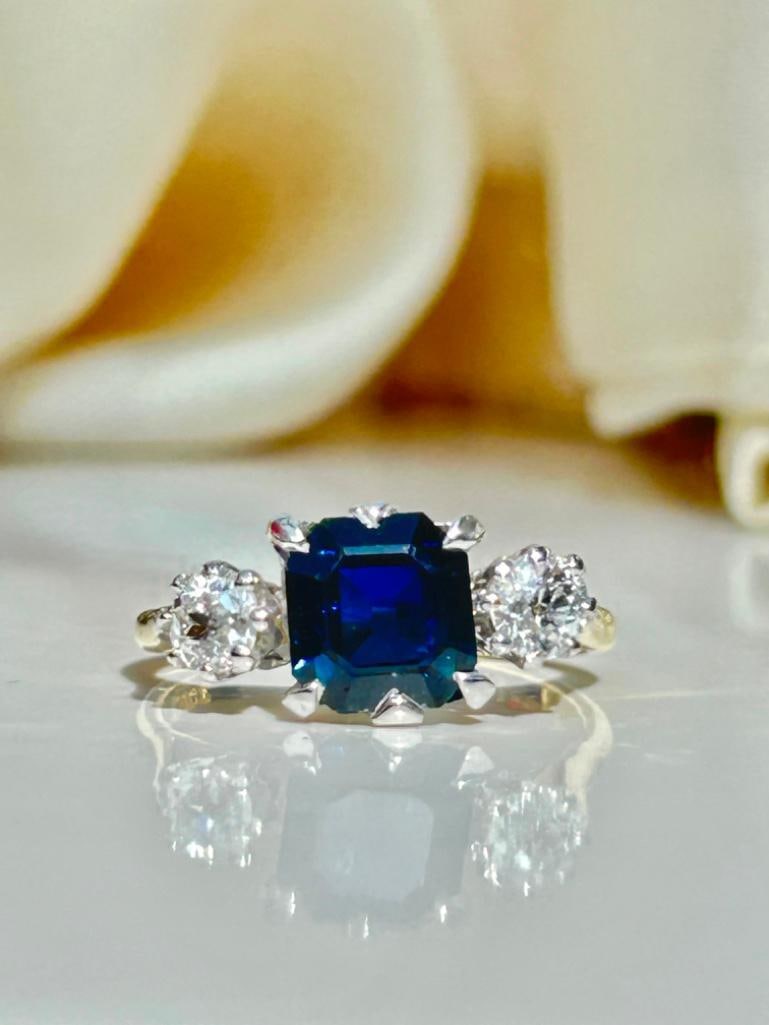 Outstanding 18ct Gold Sapphire and Diamond 3 Stone Ring: Outstanding 18ct Gold Sapphire and Diamond 3 Stone Ring diamond approx 60pts total, h colour vs1 clarity sapphire approx 1.5carats fantastic colour measurements size