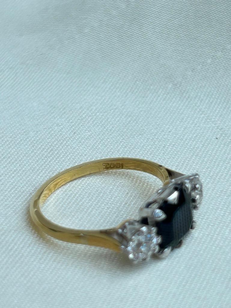 Outstanding 18ct Gold Sapphire and Diamond 3 Stone Ring - 8