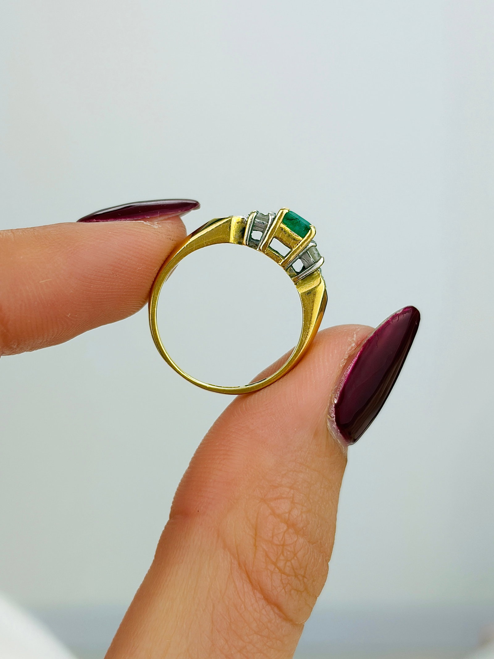 Vintage 18ct Yellow Gold Emerald and Diamond 5 Stone Ring - 6