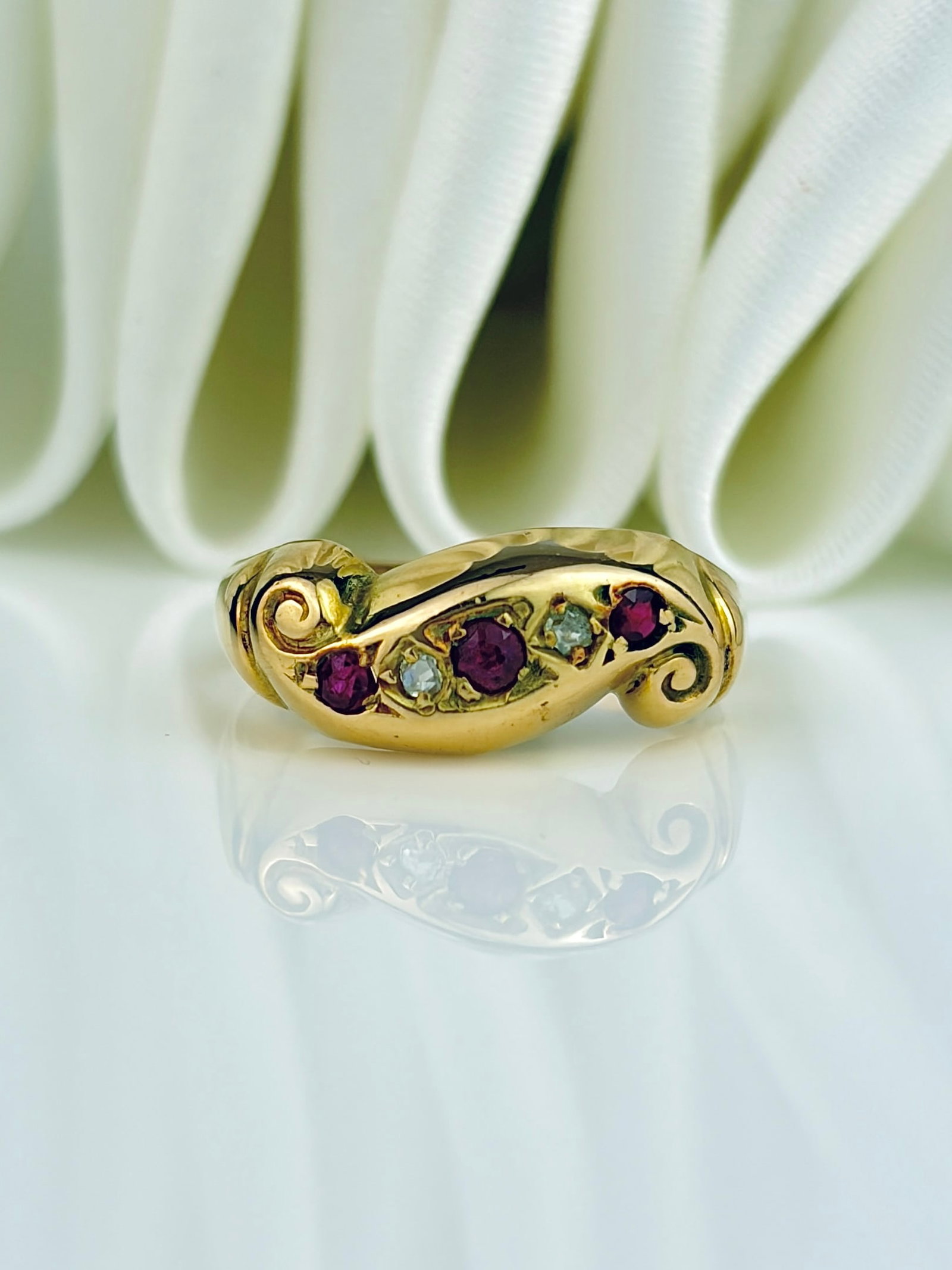 ANTIQUE 18CT YELLOW GOLD RUBY AND DIAMOND 5 STONE SCROLL RING: ANTIQUE 18CT YELLOW GOLD RUBY AND DIAMOND 5 STONE SCROLL RING Beautiful chunky ring!