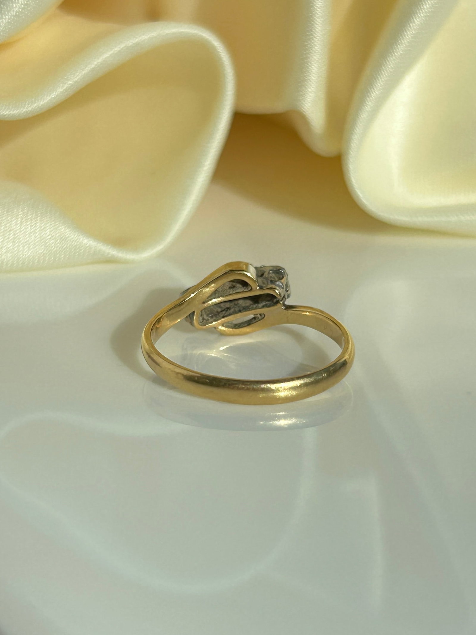 Antique 18ct Gold and Platinum Diamond 3 Stone Twist Ring - 3
