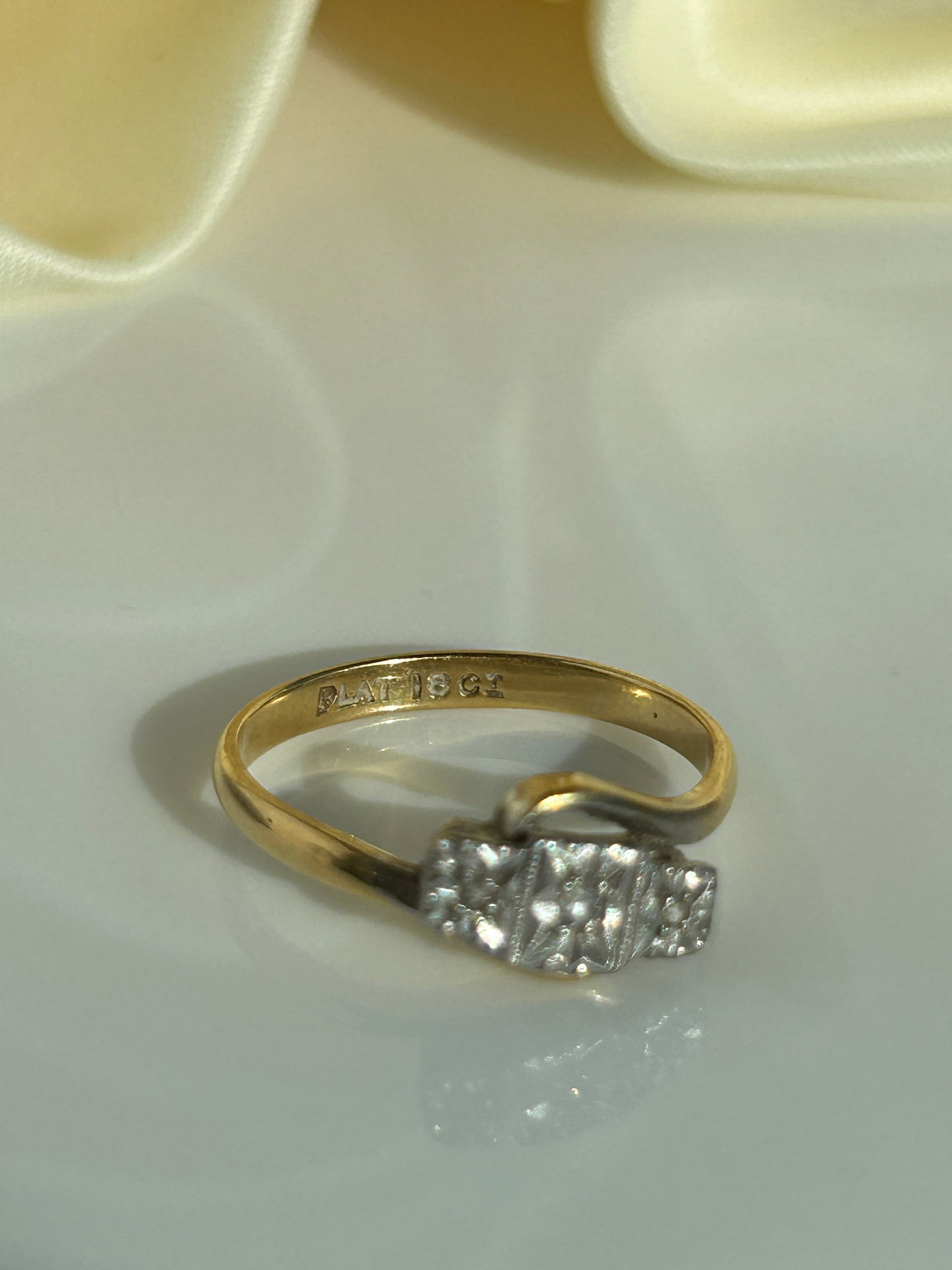 Antique 18ct Gold and Platinum Diamond 3 Stone Twist Ring - 4