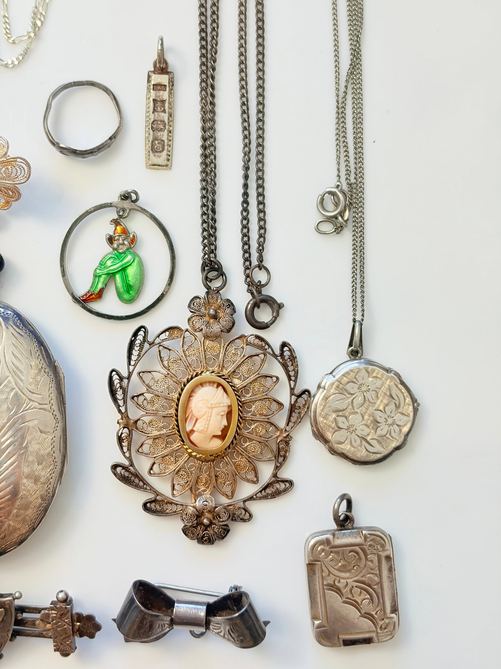 MIXED LOT- SILVER LOCKETS ETC - 3
