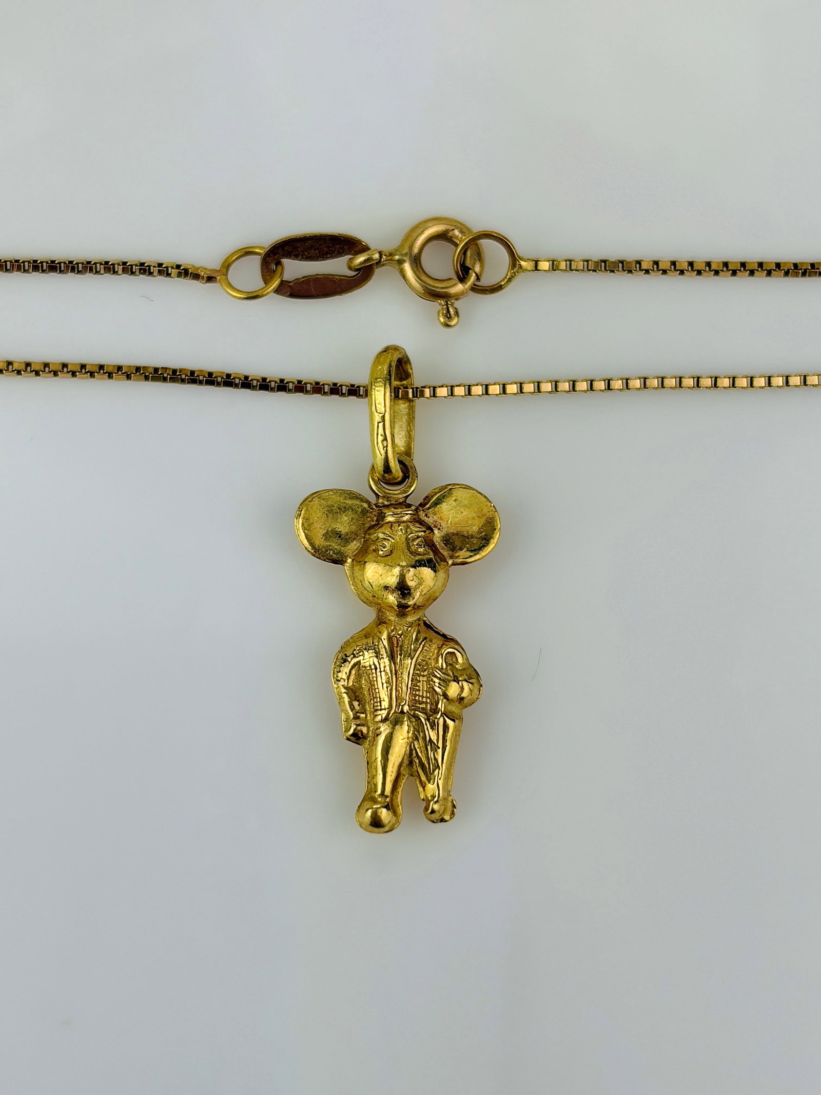 VINTAGE 22CT YELLOW GOLD MICKEY MOUSE PENDANT ON CHAIN - 4