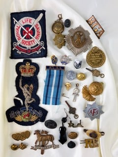 MIXED LOT Military Pins etc (1 of 7)