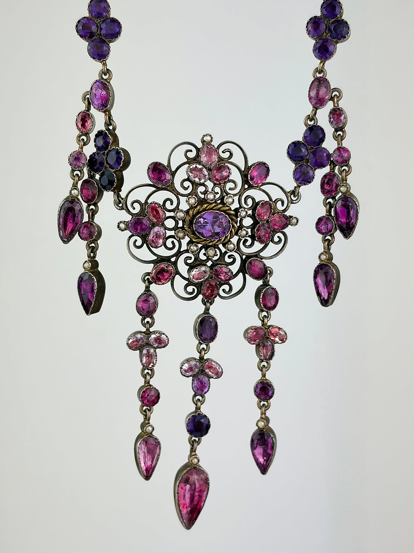 INCREDIBLE ANTIQUE PINK AND PURPLE PASTE NECKLACE IN SILVER: INCREDIBLE ANTIQUE PINK AND PURPLE PASTE NECKLACE IN SILVER Such a beautiful piece! Weight: 35.46g Size: Length 41.5cm, drop 8.5cm Materials: Silver Hallmarks: Faded Condition: Very good