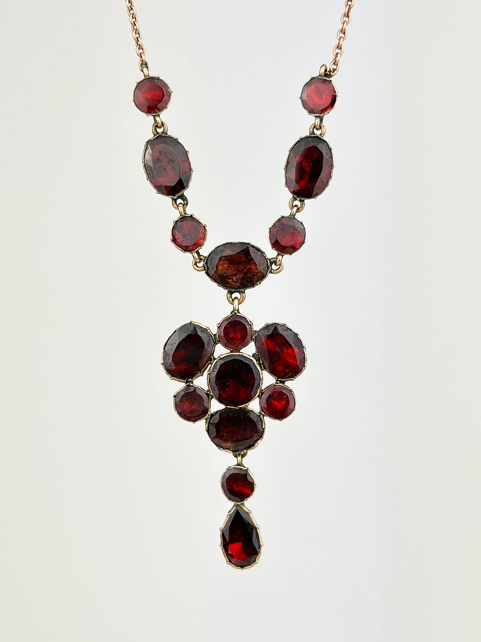 ANTQUE GEORGIAN 9CT GOLD FLAT CUT GARNET NECKLACE (1 of 8)