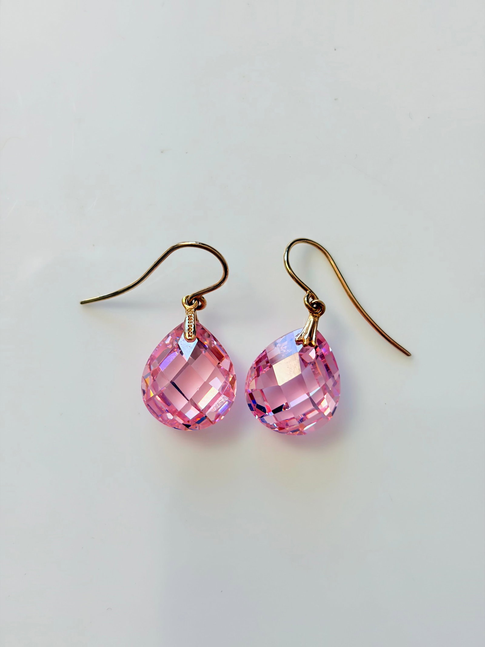 14CT GOLD PINK DROP EARRINGS: 14CT GOLD PINK DROP EARRINGS HALLMARKED 585 SIZE- 26MM X 11MM WEIGHT- 7.06G