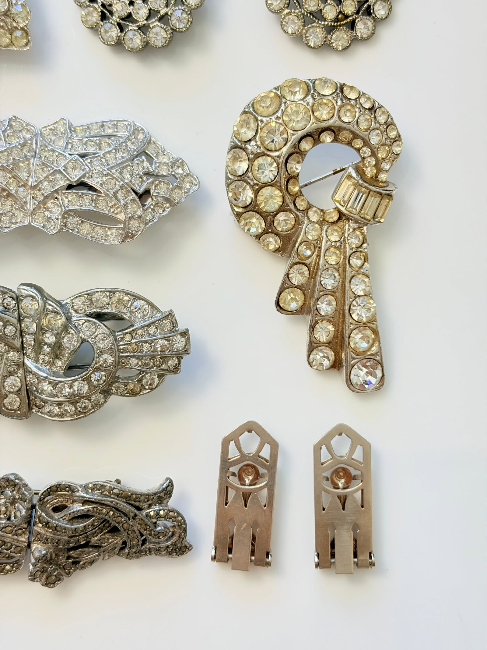 MIXED LOT- ANTIQUE PASTE BROOCHES ETC - 3