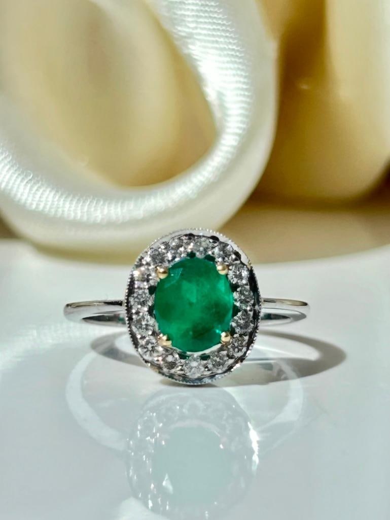 Vintage 18ct White Gold Emerald and Diamond Halo Ring: Vintage 18ct White Gold Emerald and Diamond Halo Ring truly a very beautiful emerald ring with bright diamonds surrounding measurements size UK M US 61/2 head of ring 11mm x 
