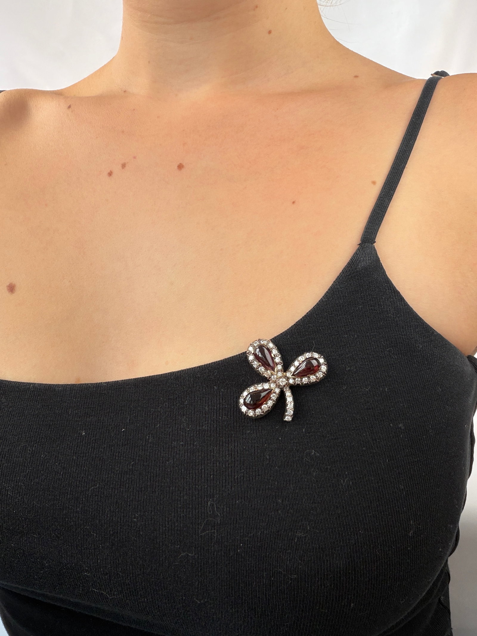 Antique Boxed Cabochon Garnet and Diamond Brooch in Silver and Gold - 6