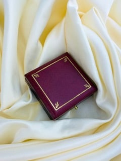 Antique Boxed Cabochon Garnet and Diamond Brooch in Silver and Gold - 9