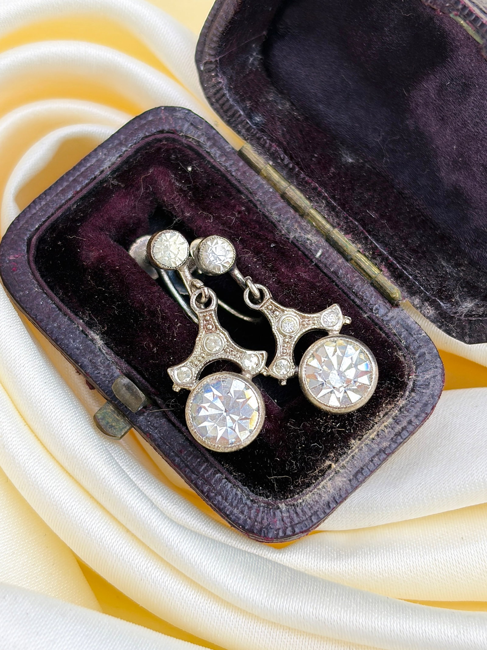 ANTIQUE BOXED PASTE SILVER SCREW BACK EARRINGS (1 of 5)