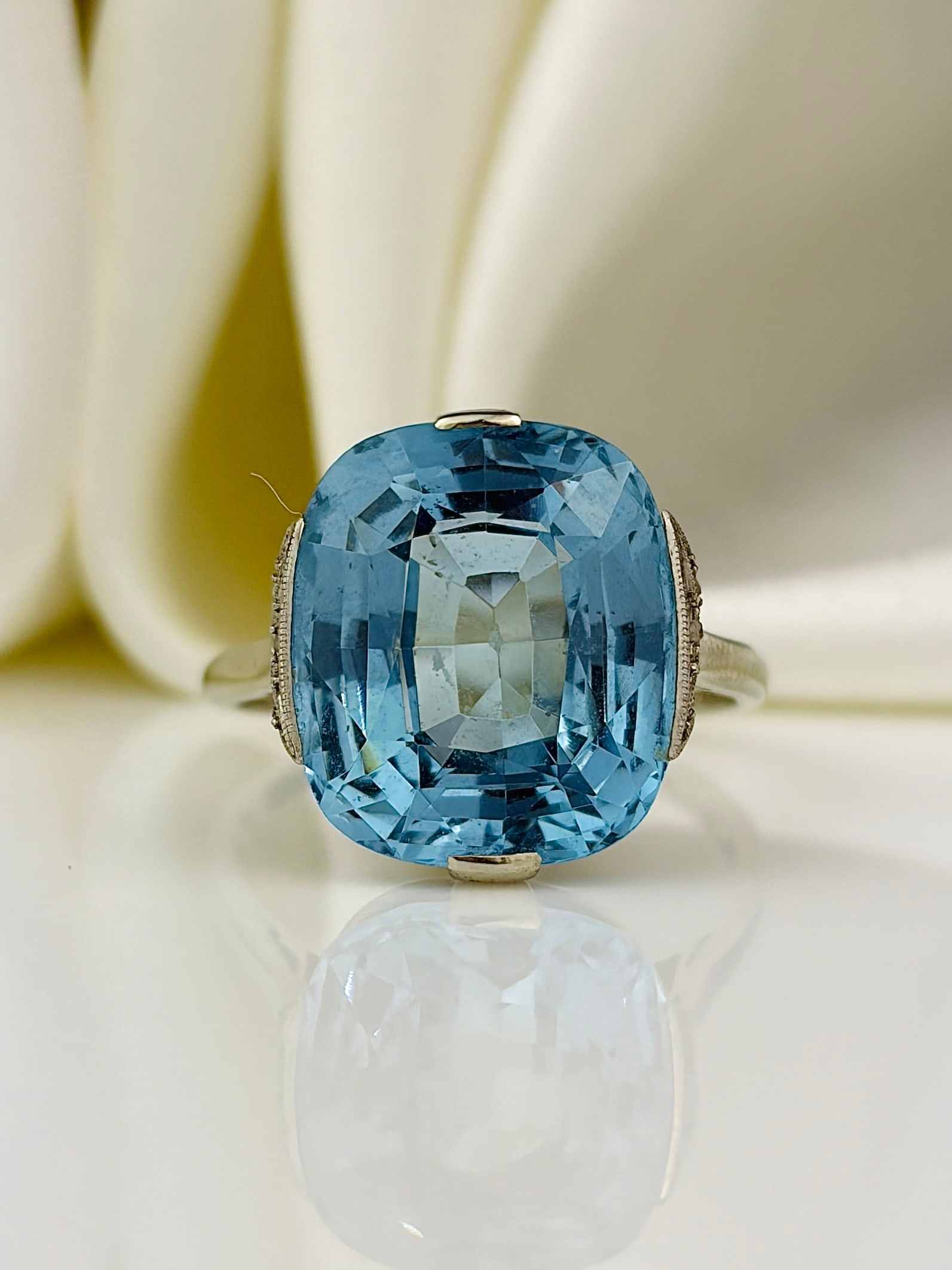 ART DECO ERA BLUE SPINEL AND DIAMOND COCKTAIL RING IN 18CT WHITE GOLD: ART DECO ERA BLUE SPINEL AND DIAMOND COCKTAIL RING IN 18CT WHITE GOLD Absolutely show stopping ring! Weight: 5.05g Size: UK N1/2, US 7.25, Face of ring 14x13mm, height off finger 7mm Materials: 18ct
