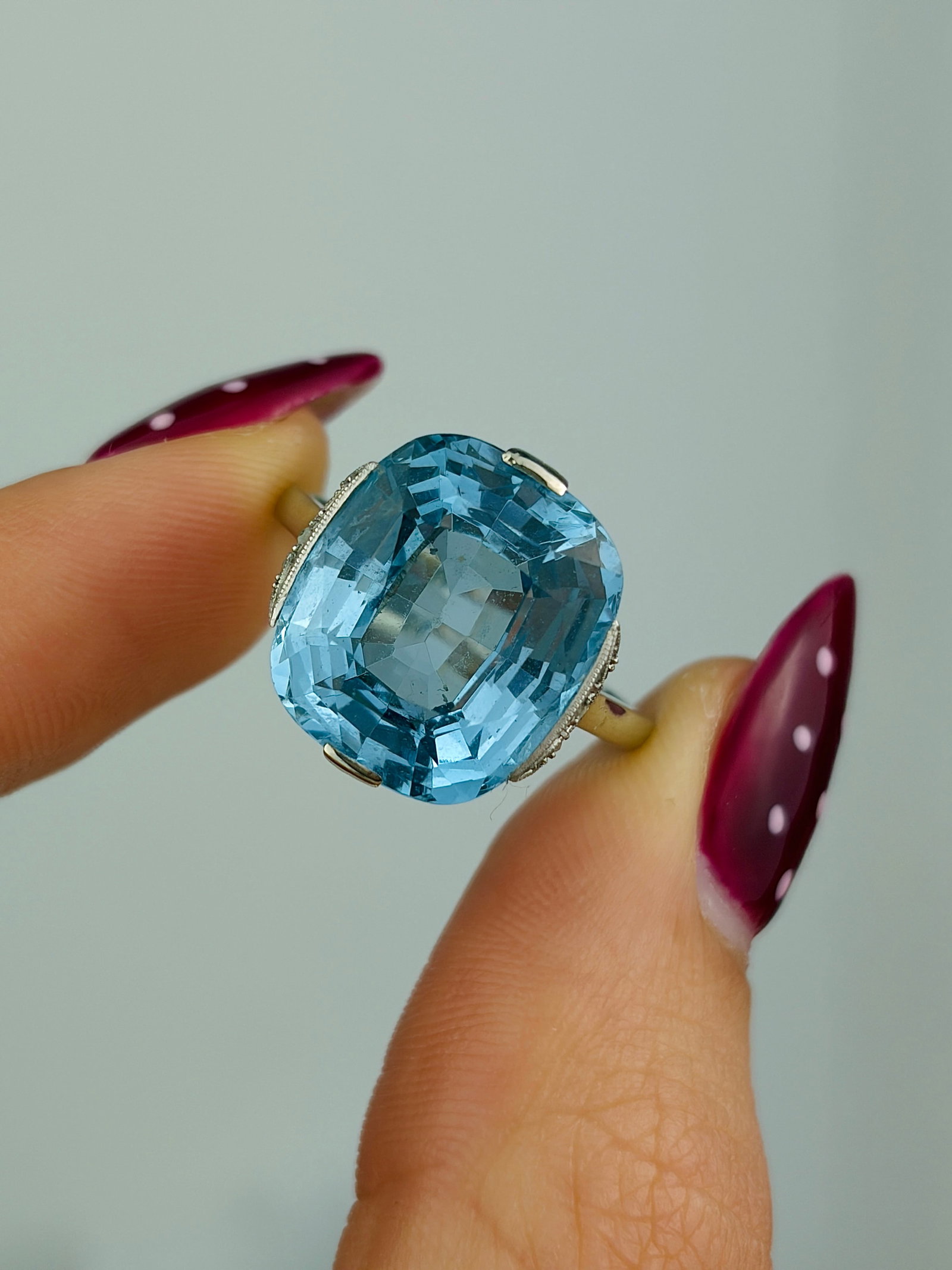ART DECO ERA BLUE SPINEL AND DIAMOND COCKTAIL RING IN 18CT WHITE GOLD - 5