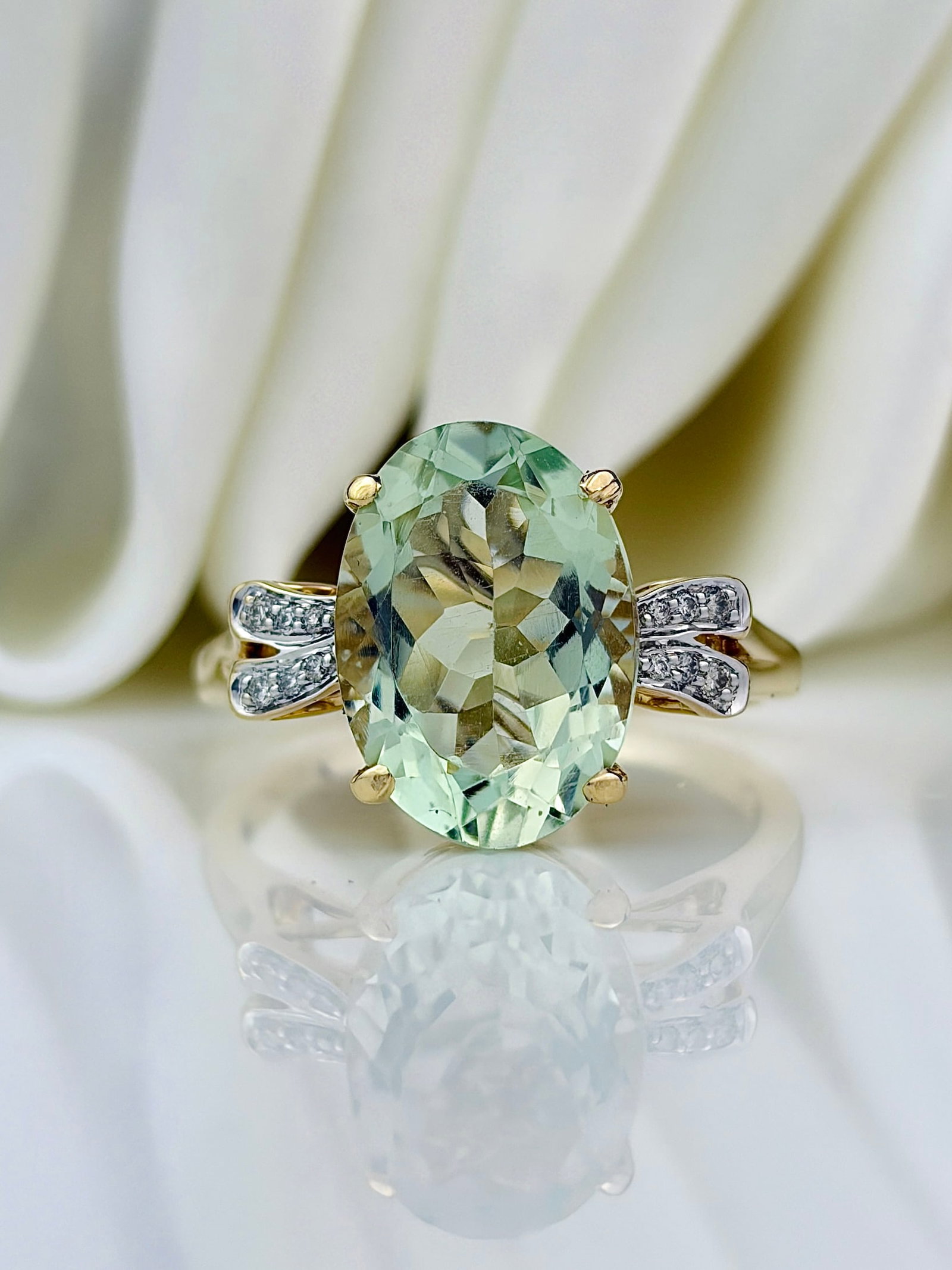 VINTAGE 14CT YELLOW GOLD AQUAMARINE AND DIAMOND COCKTAIL RING: VINTAGE 14CT YELLOW GOLD AQUAMARINE AND DIAMOND COCKTAIL RING 5.59CT AQUAMARINE 
