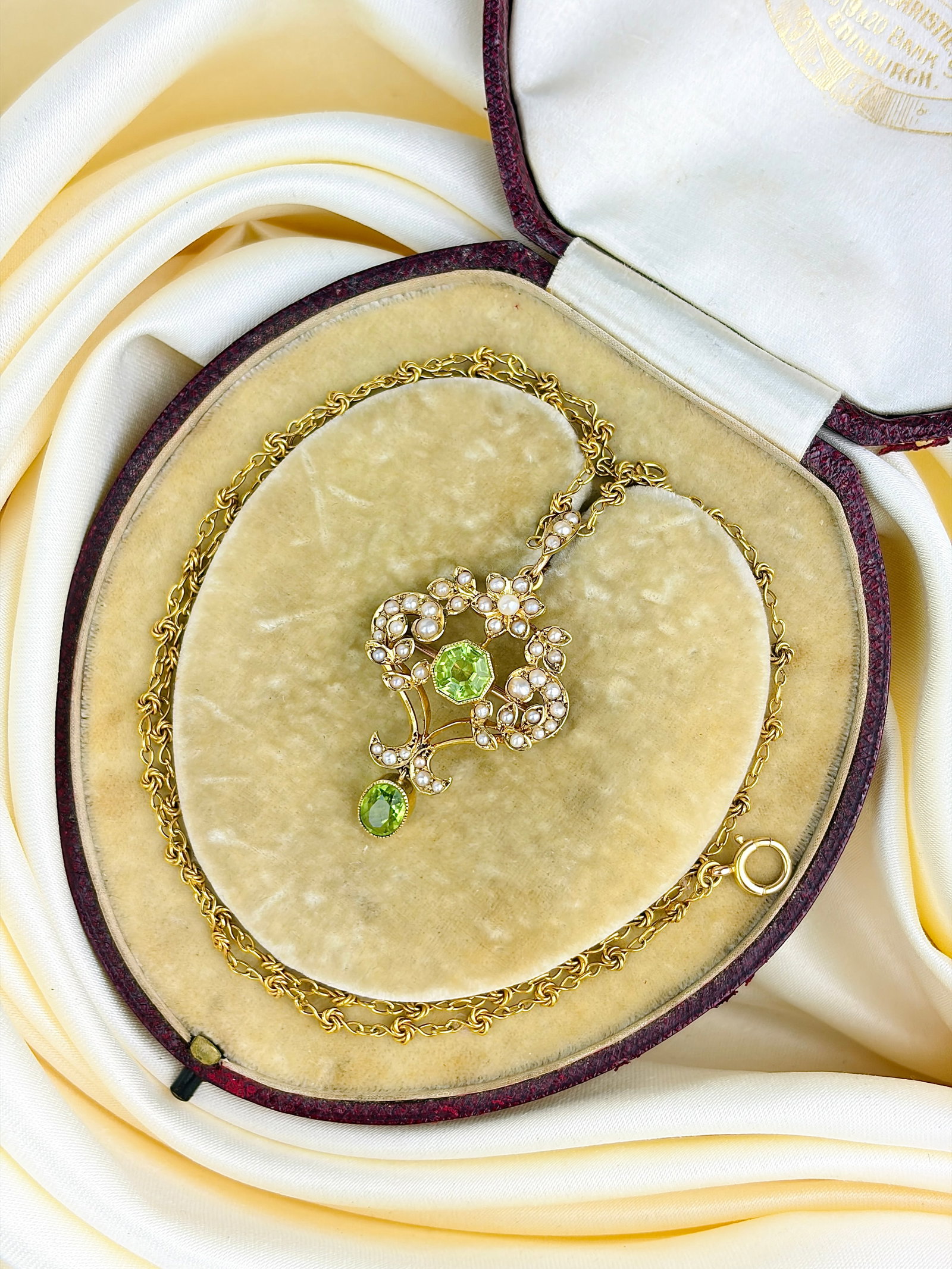 Antique 15ct Yellow Gold Peridot and Pearl Pendant on Chain in Antique Box (1 of 10)