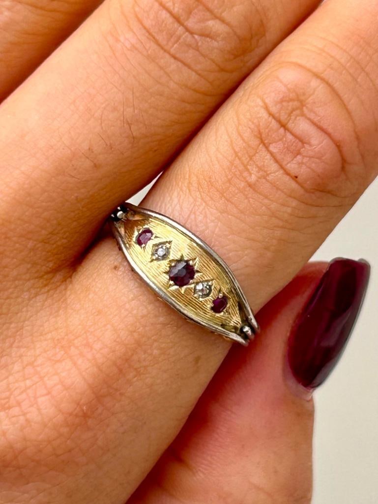 Chunky 18ct Gold Ruby and Diamond 5 Stone Ring - 4