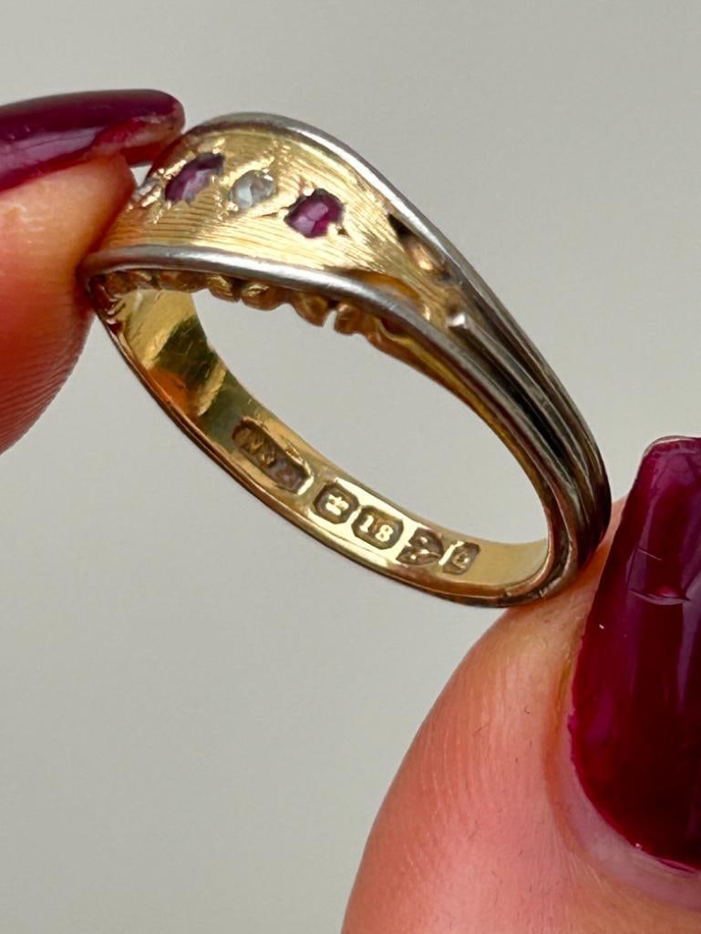 Chunky 18ct Gold Ruby and Diamond 5 Stone Ring - 6