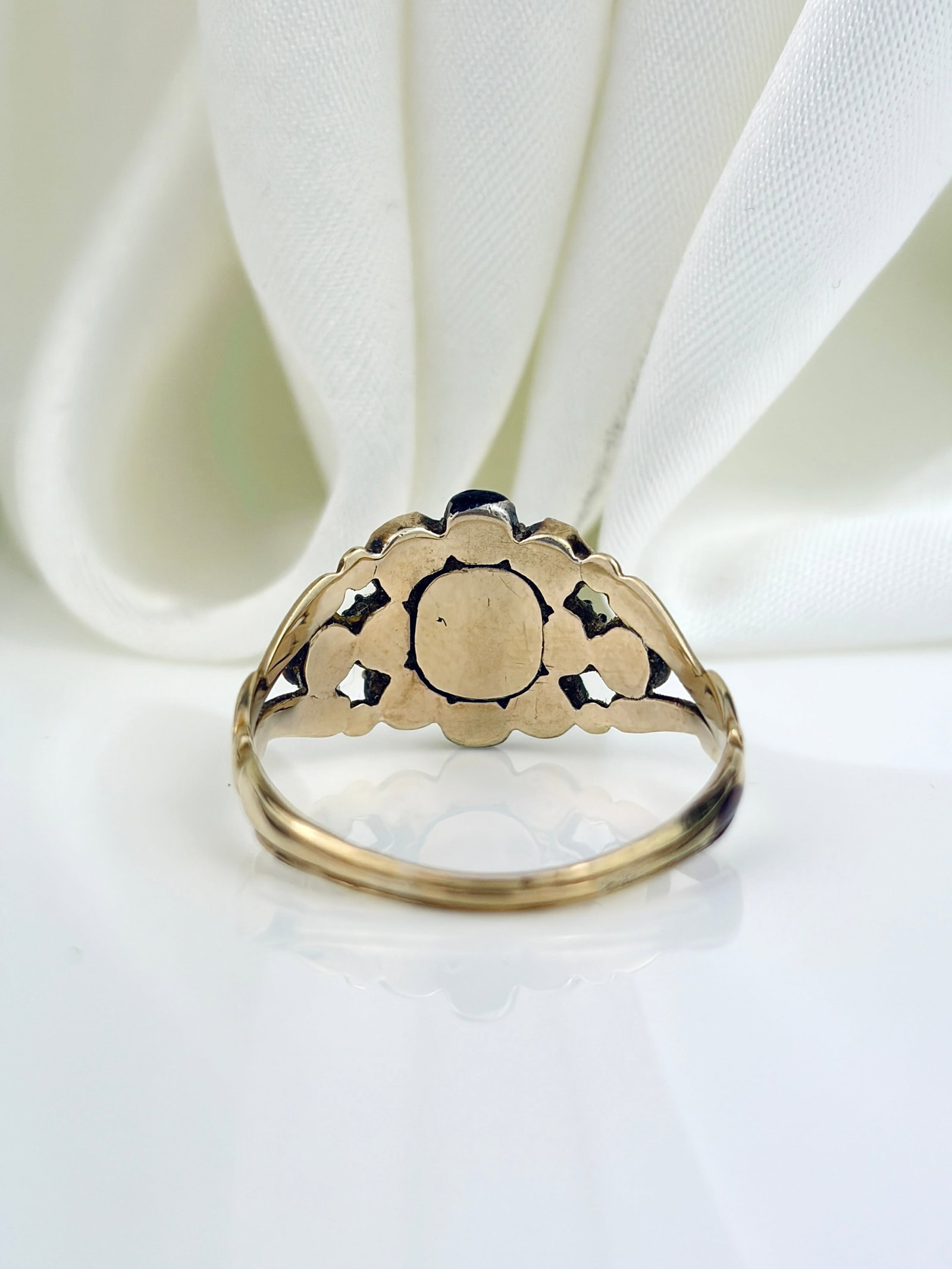 ANTIQUE GOLD RUBY AND PASTE CLUSTER RING - 3
