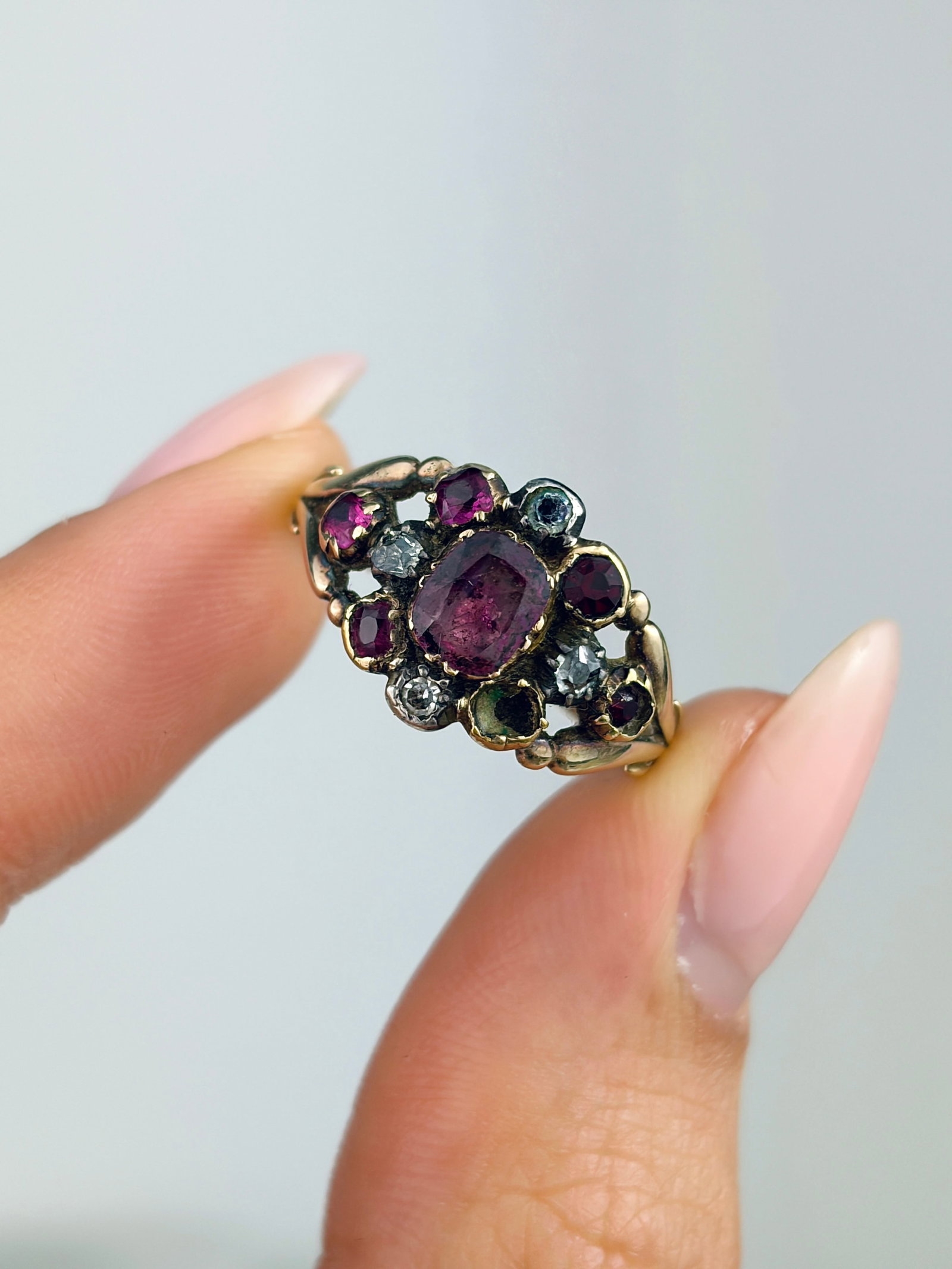 ANTIQUE GOLD RUBY AND PASTE CLUSTER RING - 5