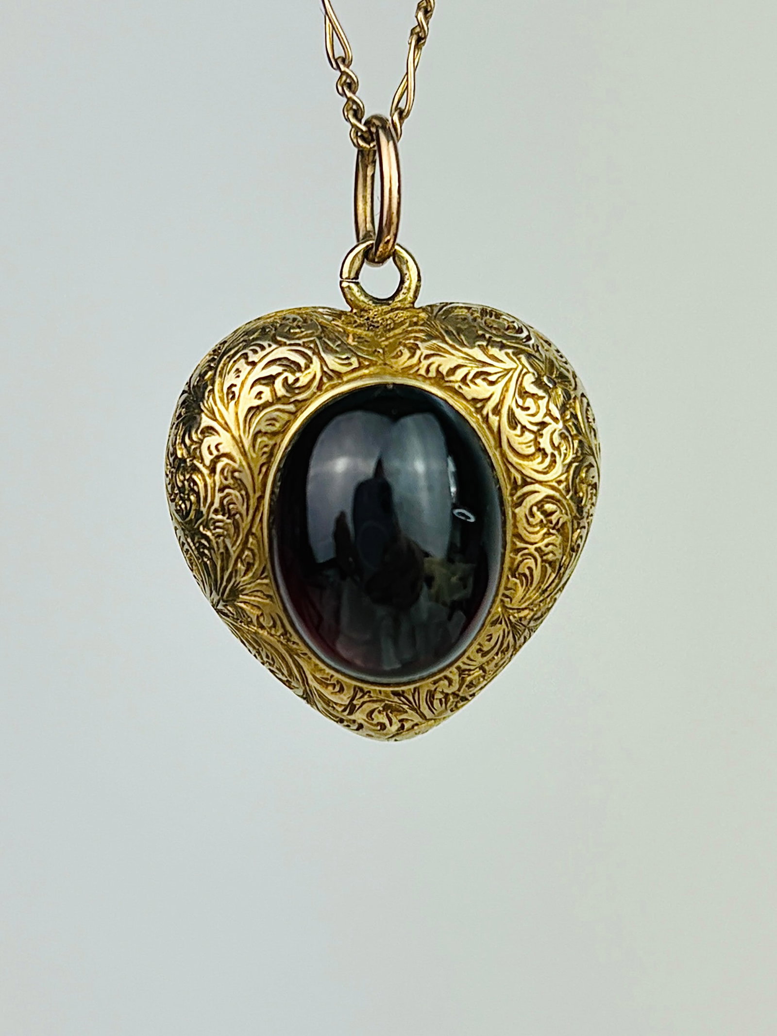 Antique Cabochon Garnet and Gold Ornate Design, Locket Back Heart Pendant (1 of 9)