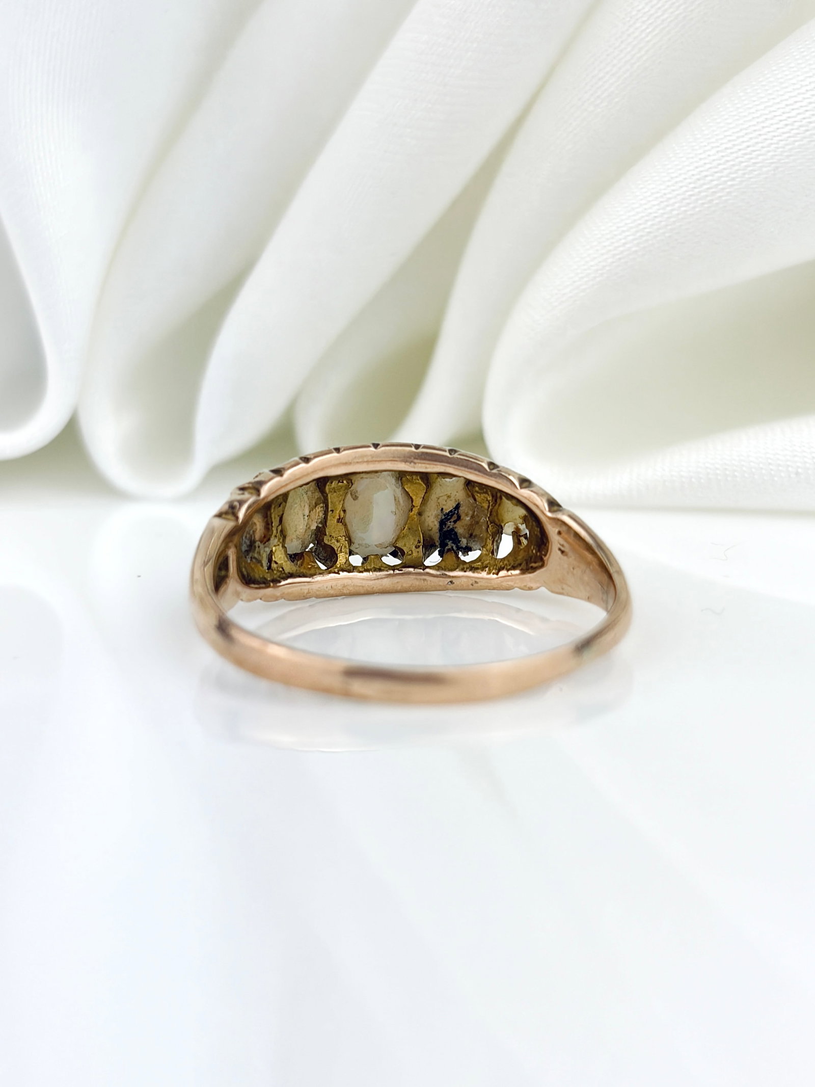 ANTIQUE CABOCHON OPAL 5 STONE RING IN GOLD - 3