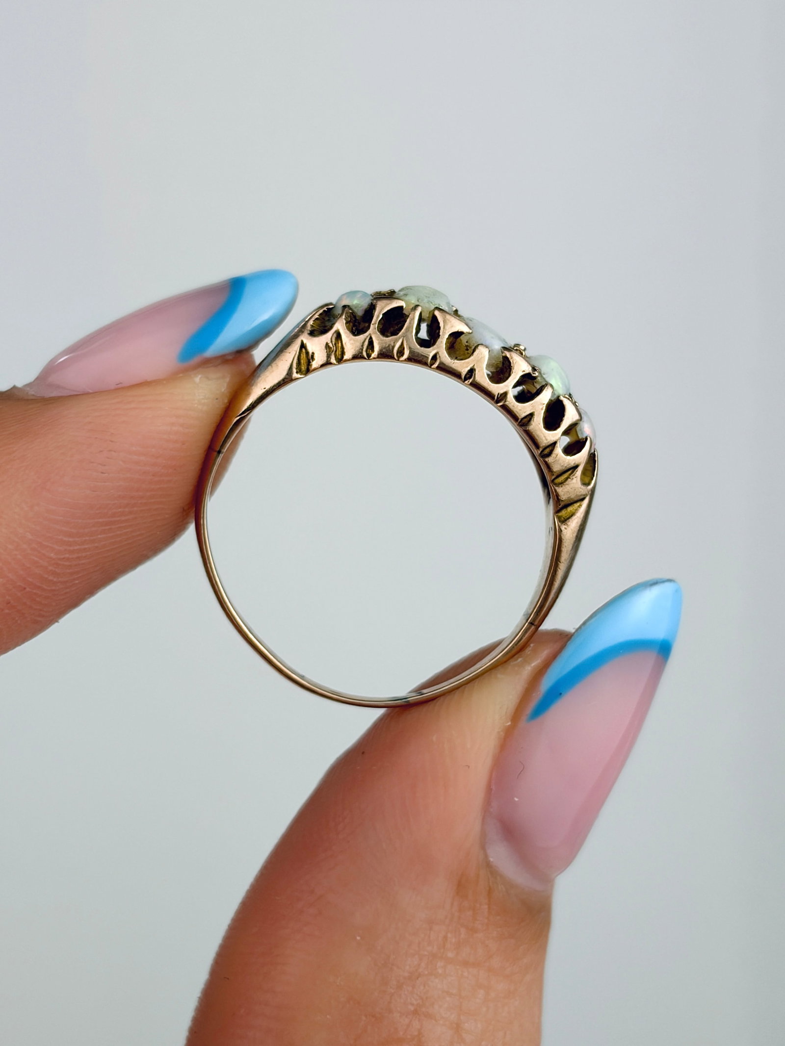 ANTIQUE CABOCHON OPAL 5 STONE RING IN GOLD - 6