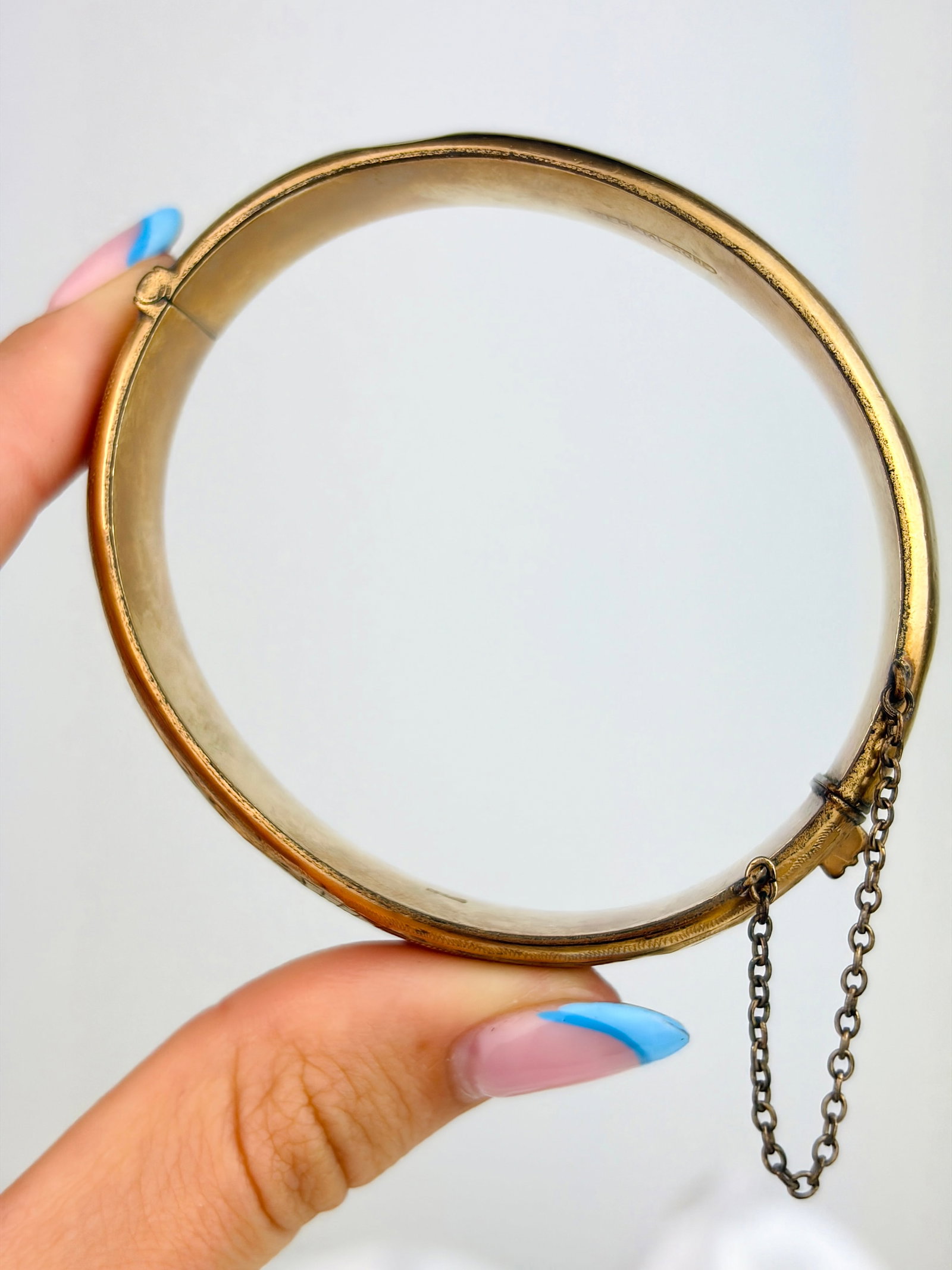 VINTAGE 9CT GOLD METAL CORE SWIRL BANGLE - 2