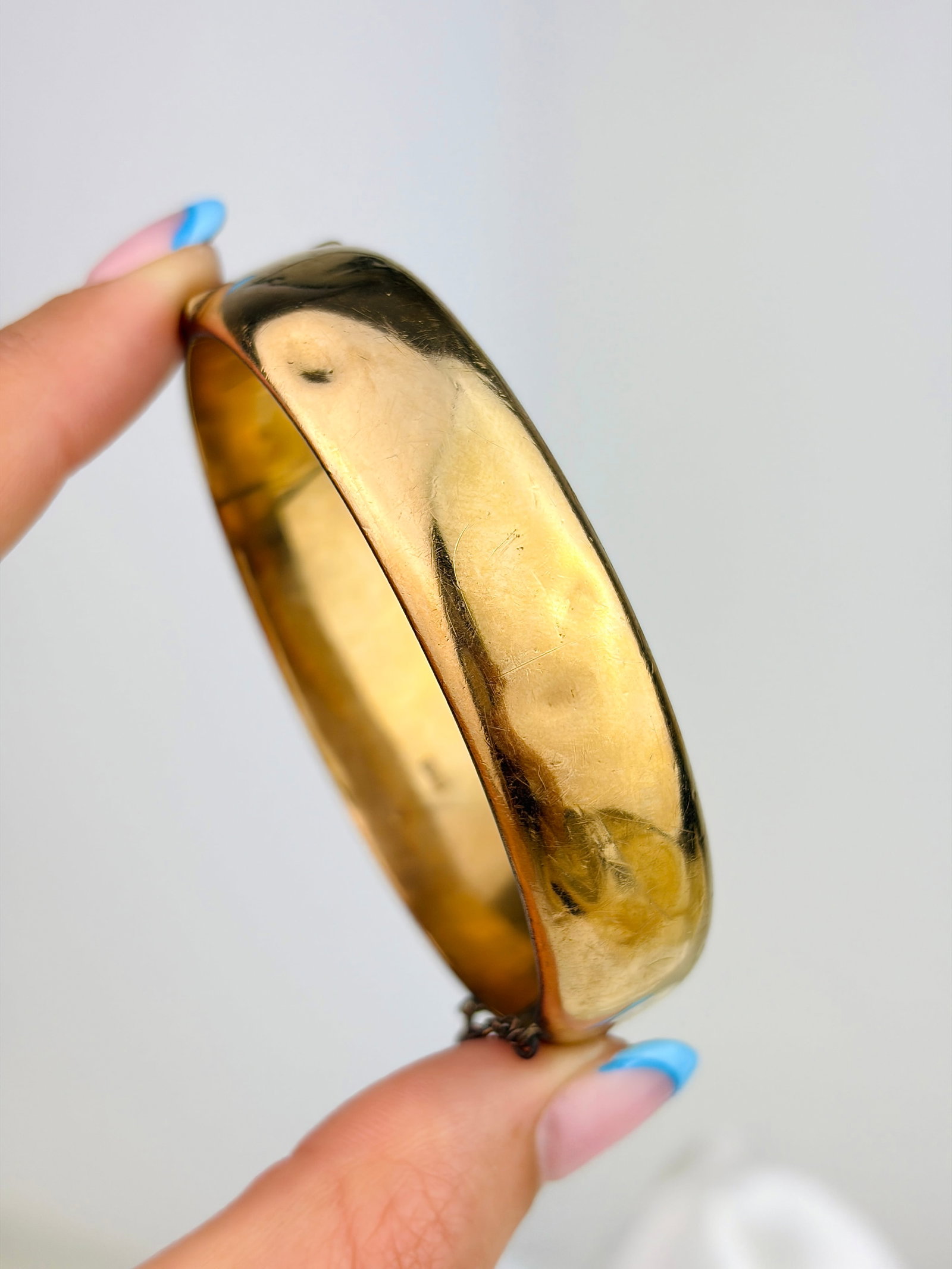 VINTAGE 9CT GOLD METAL CORE SWIRL BANGLE - 3