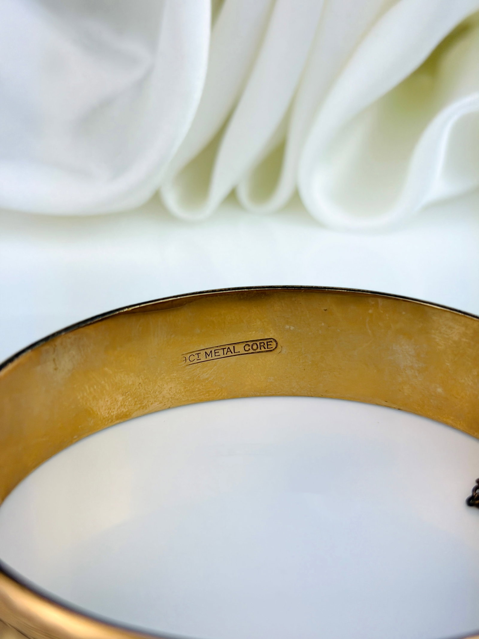 VINTAGE 9CT GOLD METAL CORE SWIRL BANGLE - 4