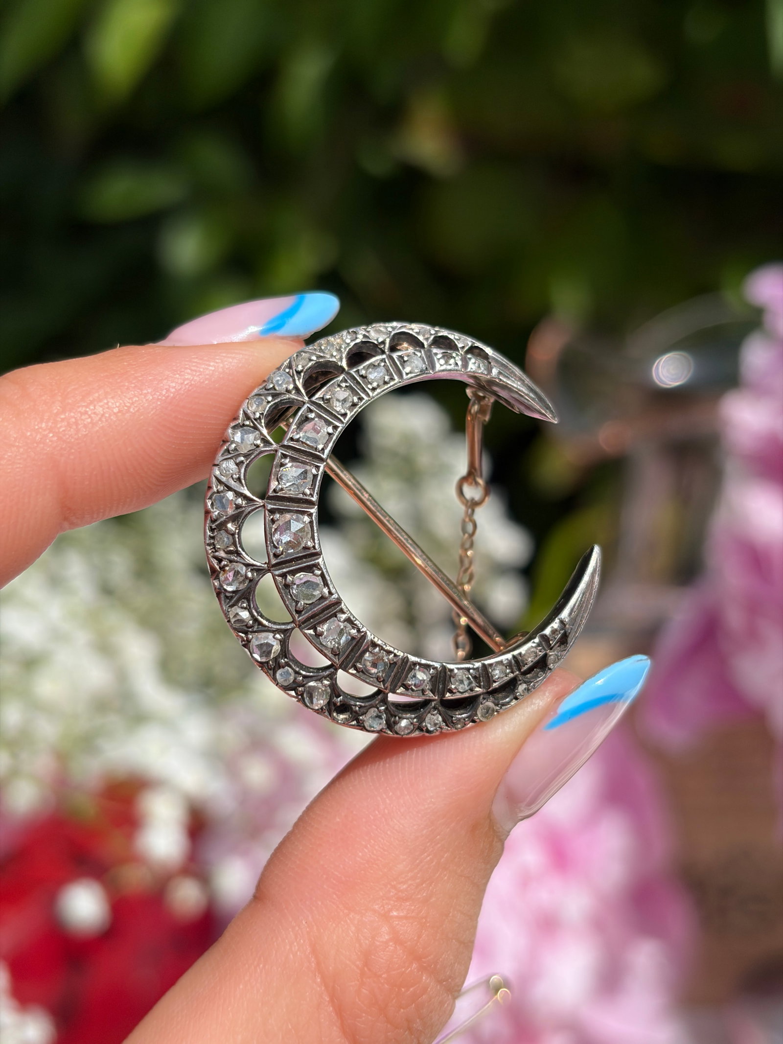 WONDERFUL ANTIQUE BOXED ROSE CUT DIAMOND CRESCENT BROOCH IN GOLD - 10