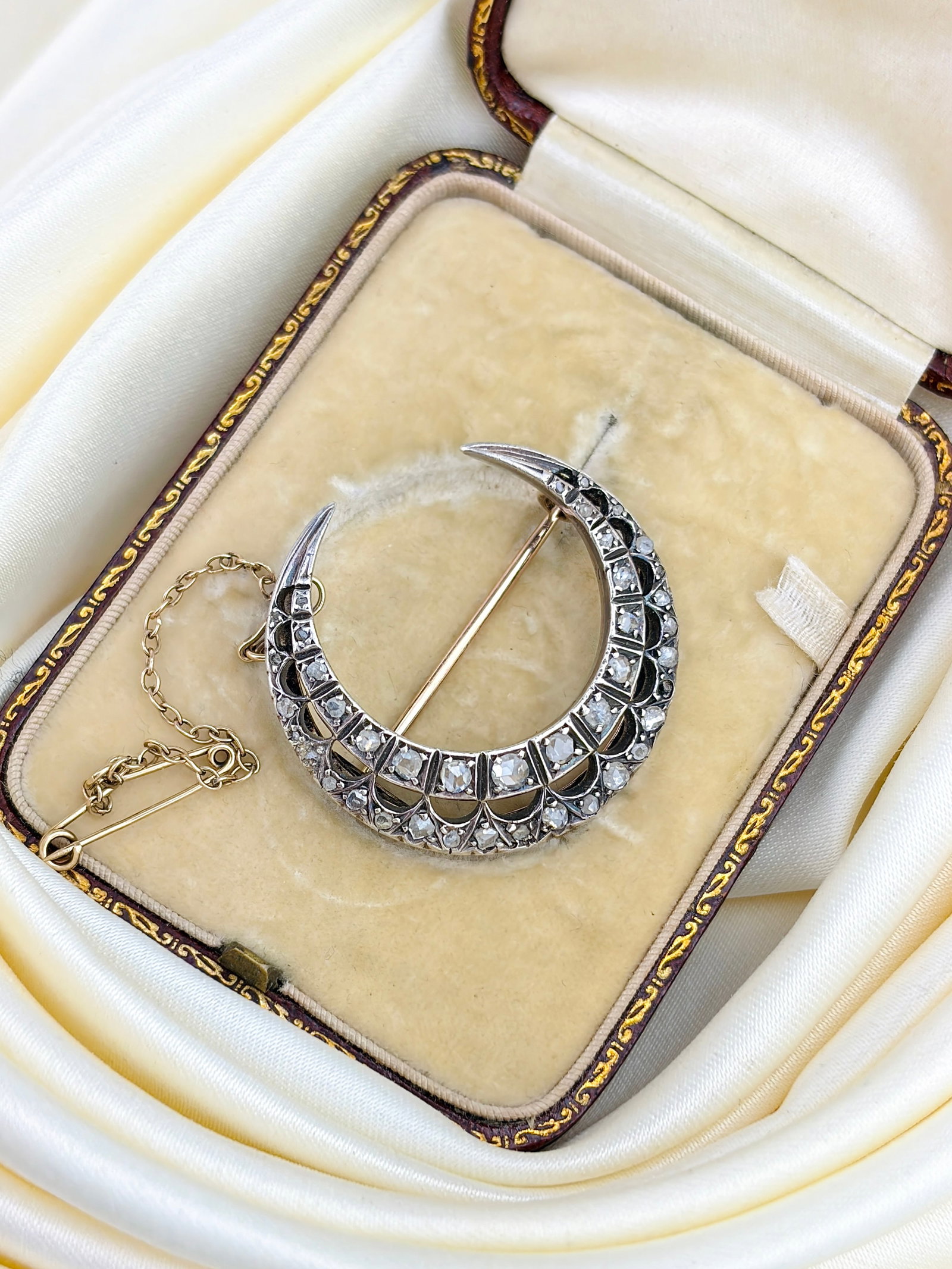 WONDERFUL ANTIQUE BOXED ROSE CUT DIAMOND CRESCENT BROOCH IN GOLD (1 of 9)