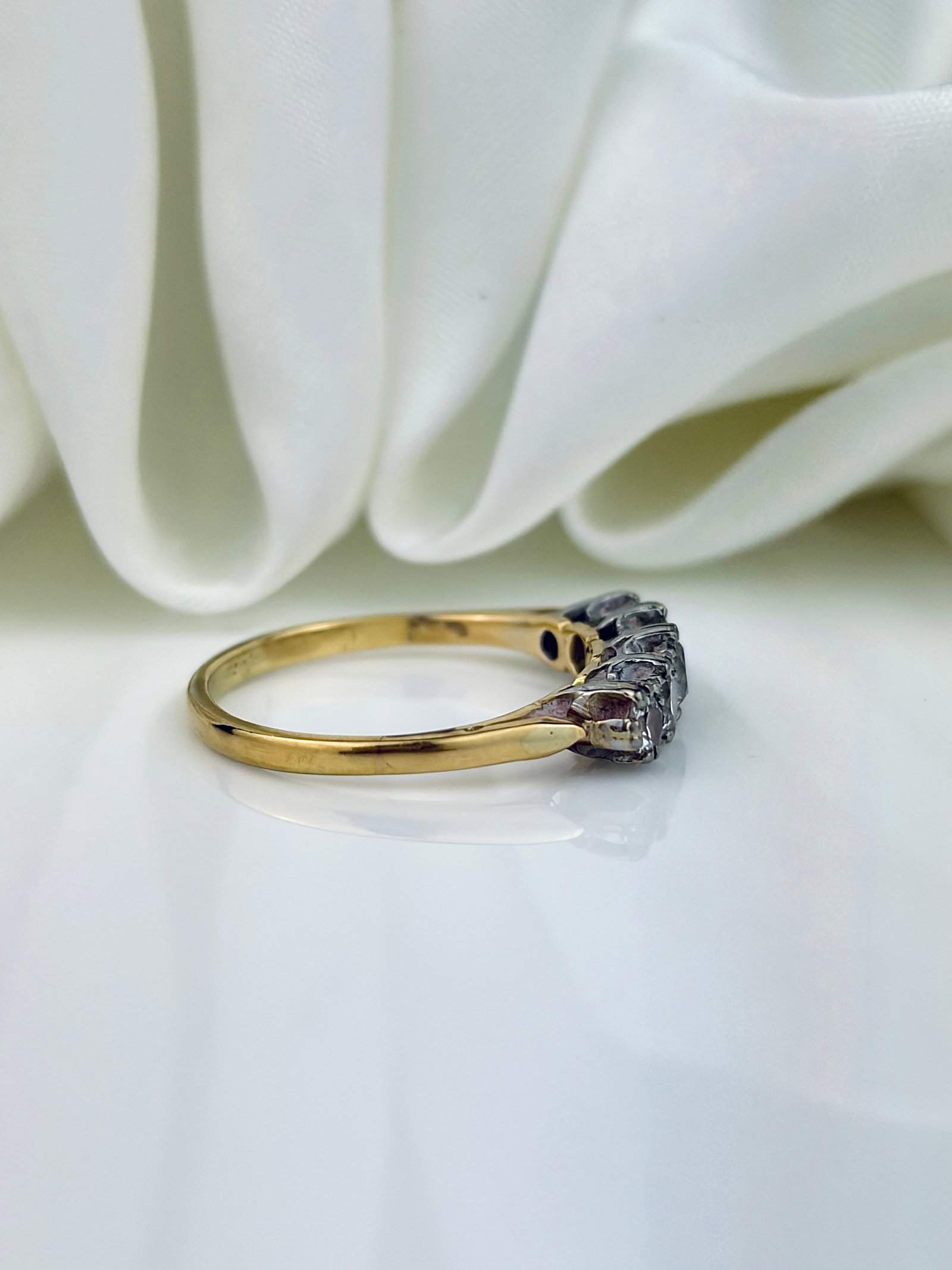 WONDERFUL 18CT YELLOW GOLD DIAMOND 5 STONE RING - 2
