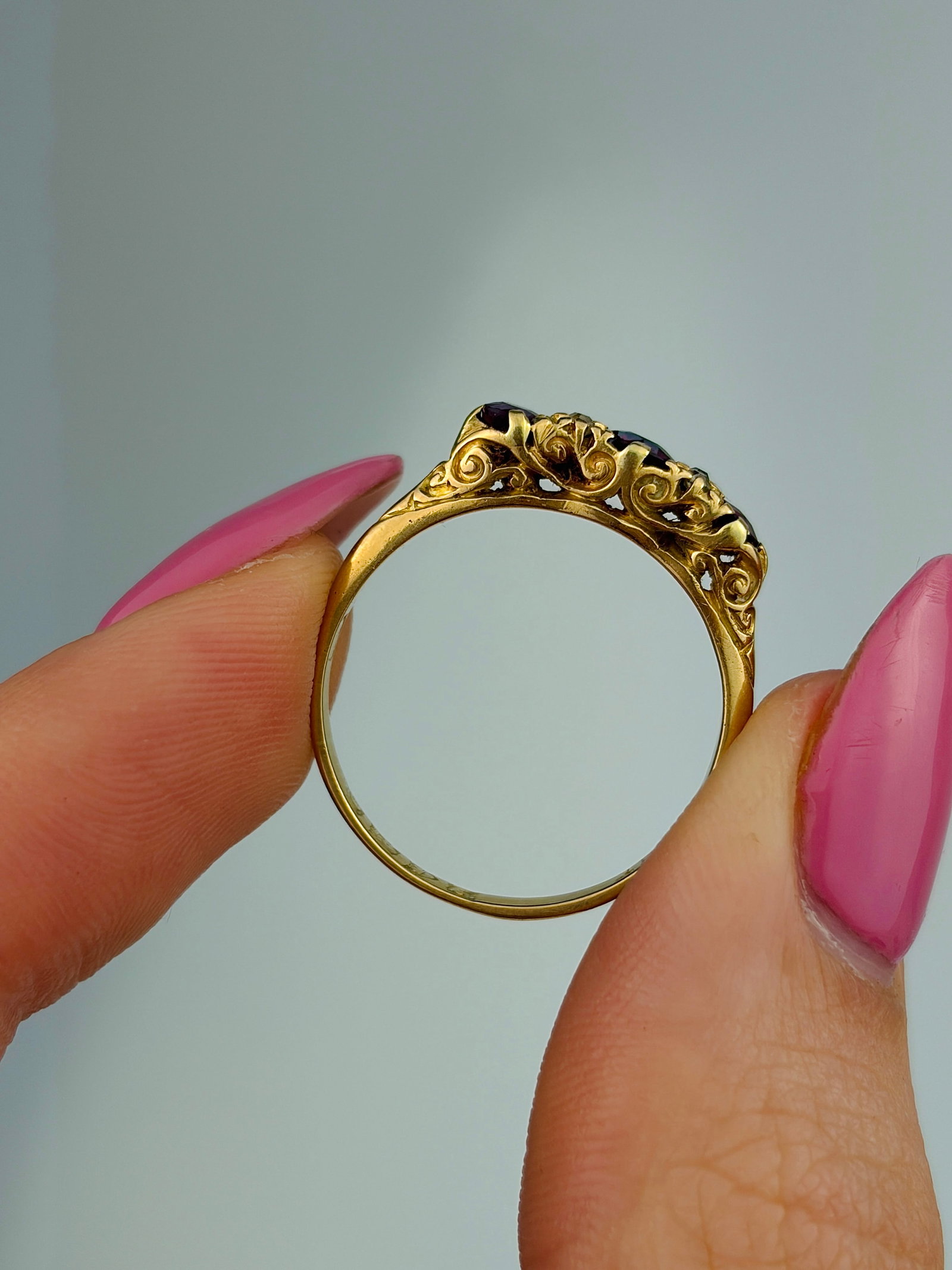 ANTIQUE 18CT YELLOW GOLD RUBY AND DIAMOND 5 STONE RING - 6